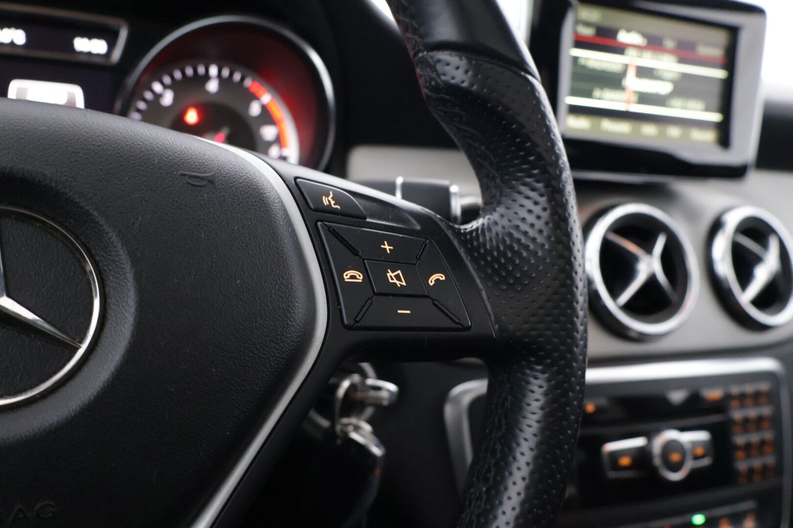 Mercedes-Benz CLA 2014 220 CDI Premium Business - | Vakkari | Kattoluukku | P.kamera | Puolinahkasisusta | Juuri huollettu! | Ei-adblue | 