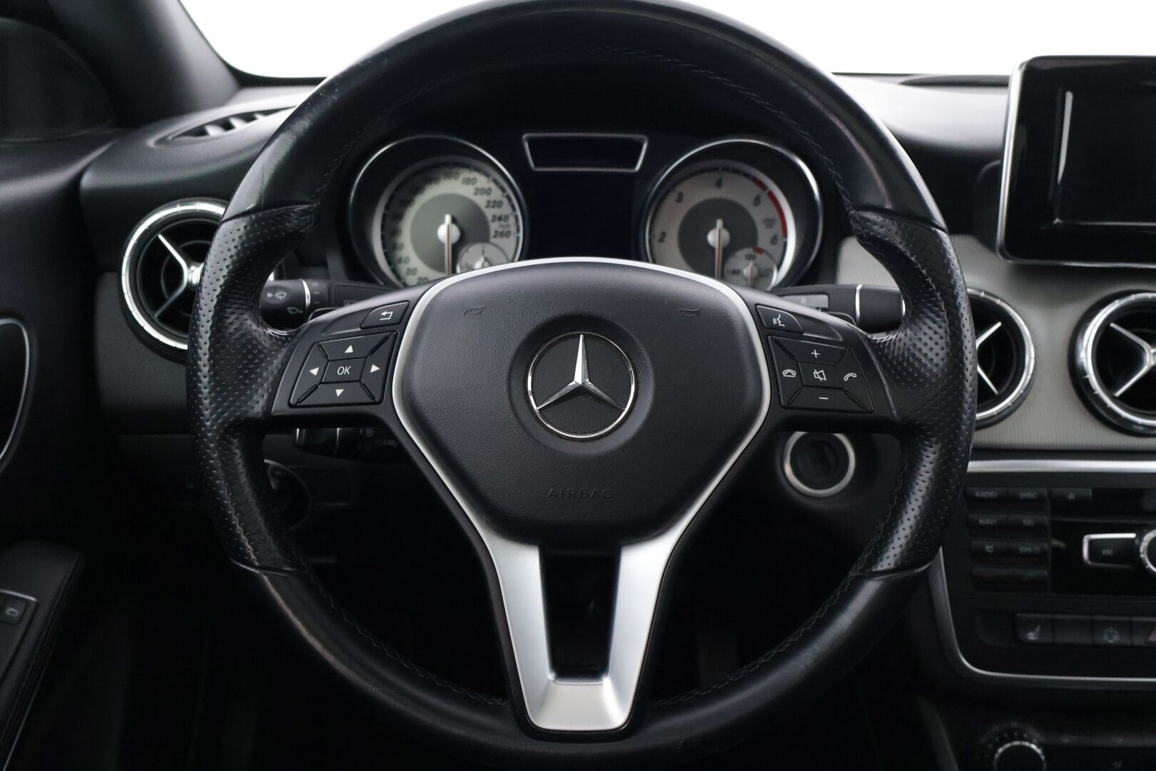 Mercedes-Benz CLA 2014 220 CDI Premium Business - | Vakkari | Kattoluukku | P.kamera | Puolinahkasisusta | Juuri huollettu! | Ei-adblue | 