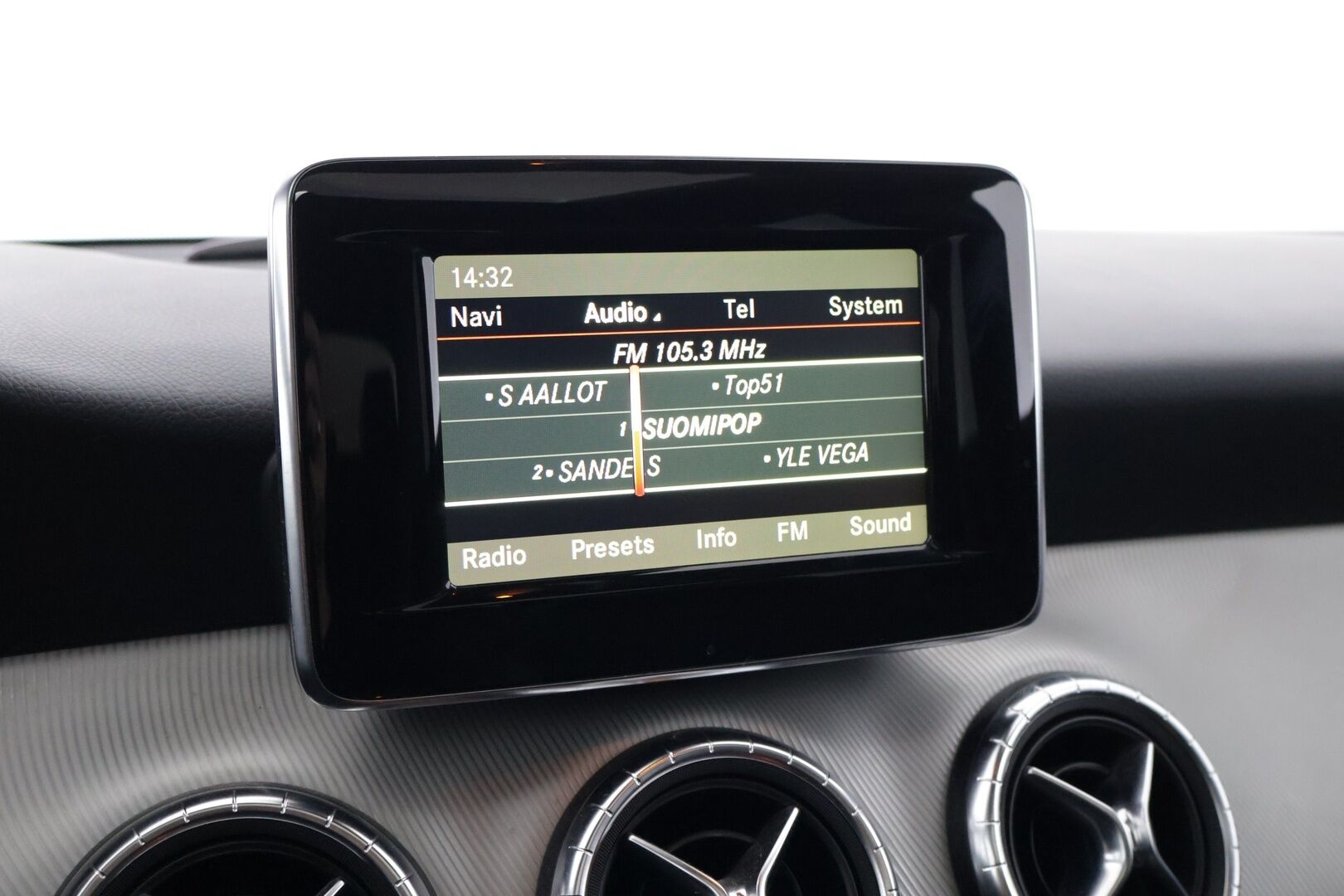 Mercedes-Benz CLA 2014 220 CDI Premium Business - | Vakkari | Kattoluukku | P.kamera | Puolinahkasisusta | Juuri huollettu! | Ei-adblue | 