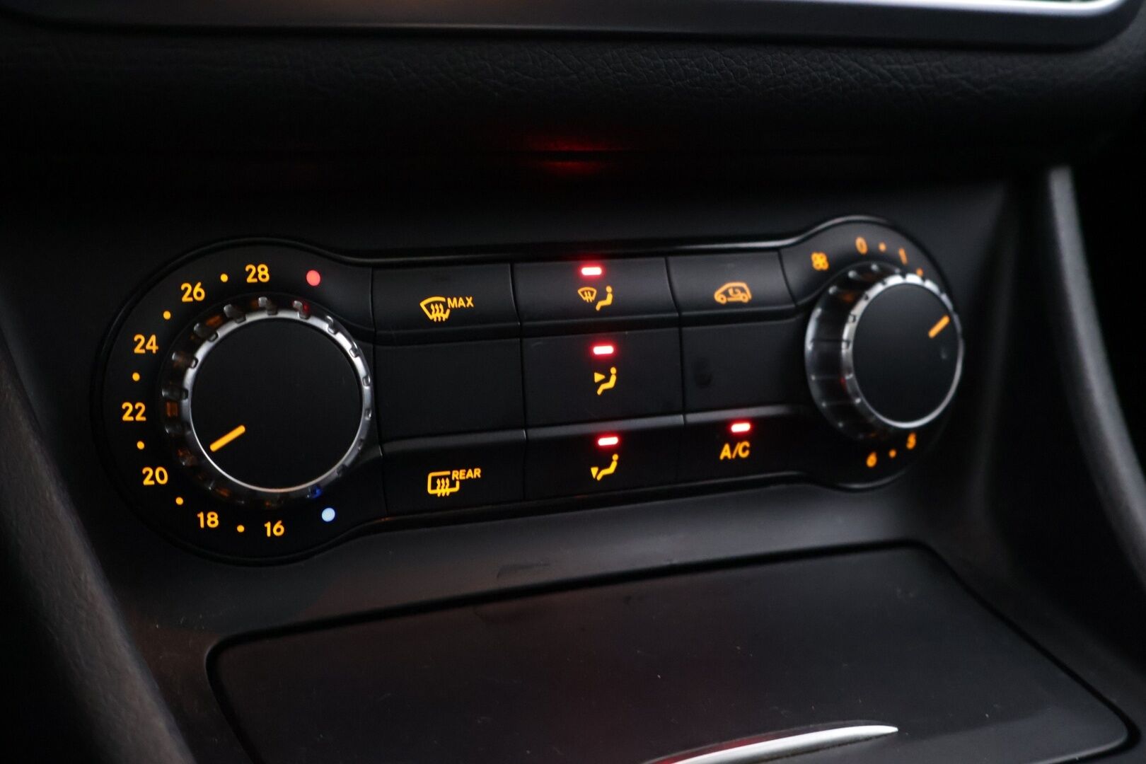 Mercedes-Benz CLA 2014 220 CDI Premium Business - | Vakkari | Kattoluukku | P.kamera | Puolinahkasisusta | Juuri huollettu! | Ei-adblue | 