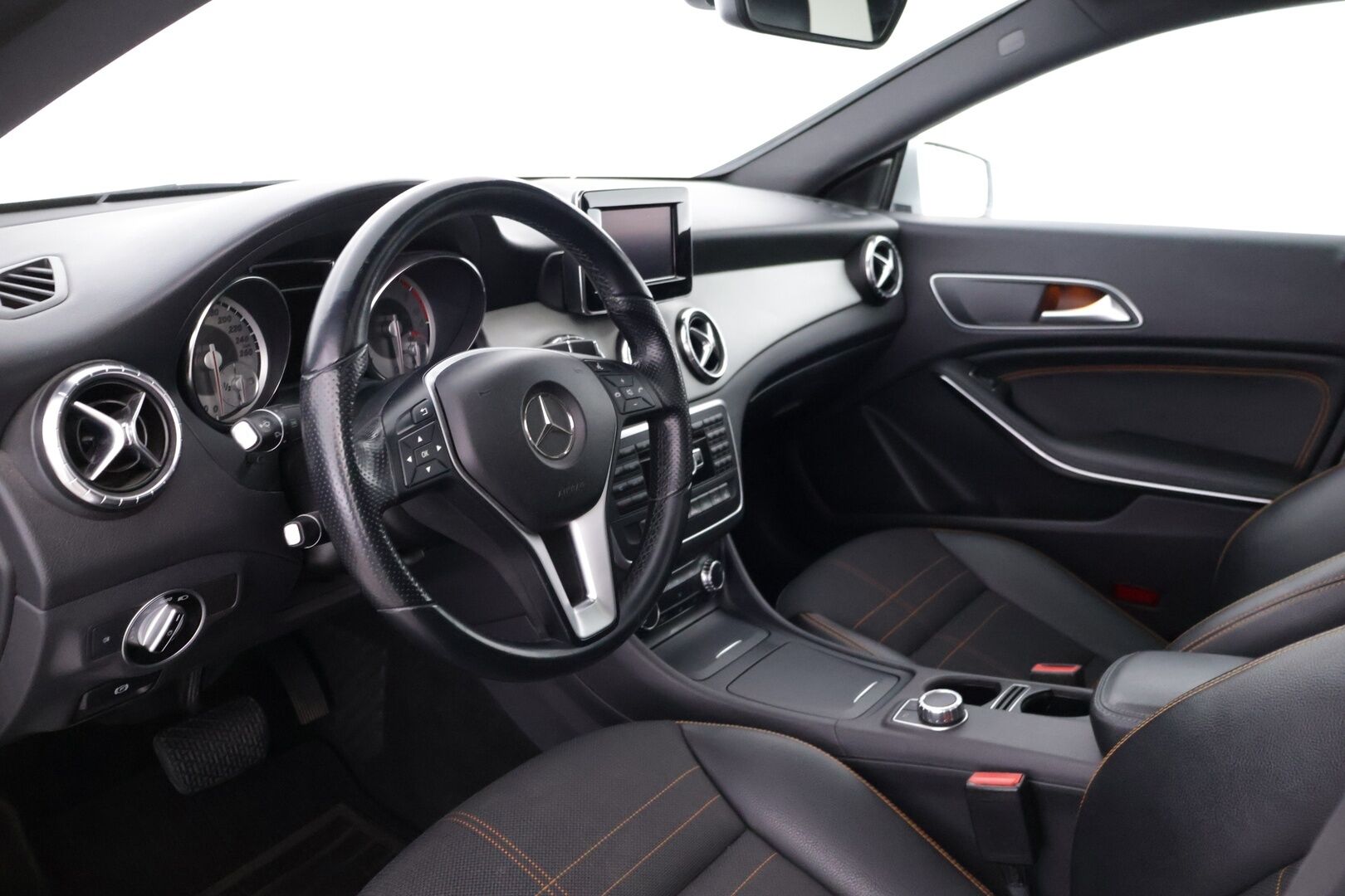 Mercedes-Benz CLA 2014 220 CDI Premium Business - | Vakkari | Kattoluukku | P.kamera | Puolinahkasisusta | Juuri huollettu! | Ei-adblue | 