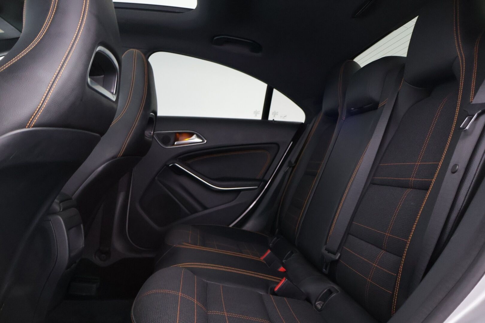 Mercedes-Benz CLA 2014 220 CDI Premium Business - | Vakkari | Kattoluukku | P.kamera | Puolinahkasisusta | Juuri huollettu! | Ei-adblue | 