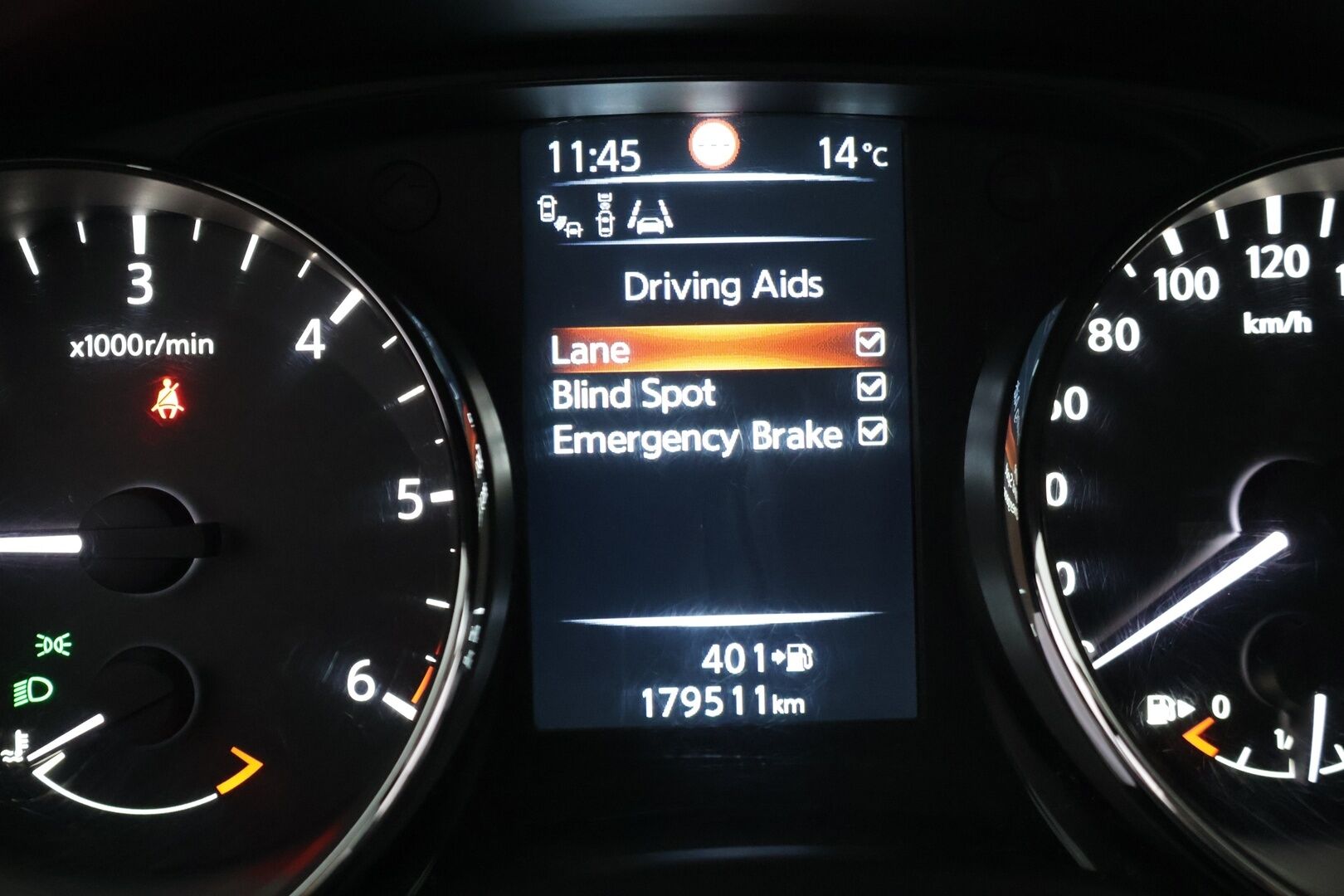 Nissan Qashqai 2014 dCi 110 Business 360 2WD 6M/T Leather ** Suomi-auto / 360 kamera / Navi / Panorama / Juuri huollettu! / Helmiäisväri! ** - Upeassa kunnossa oleva auto hyvillä varusteilla, kaksilla renkailla ja kirsikkana kakun päälle, ilman Ad-Blue järjestelmää! 