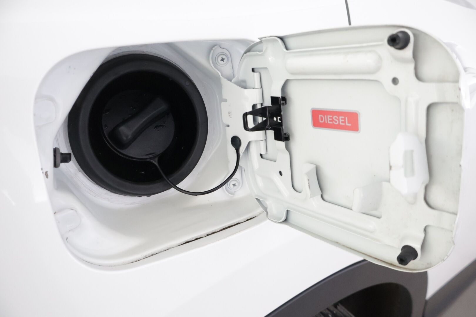 Nissan Qashqai 2014 dCi 110 Business 360 2WD 6M/T Leather ** Suomi-auto / 360 kamera / Navi / Panorama / Juuri huollettu! / Helmiäisväri! ** - Upeassa kunnossa oleva auto hyvillä varusteilla, kaksilla renkailla ja kirsikkana kakun päälle, ilman Ad-Blue järjestelmää! 