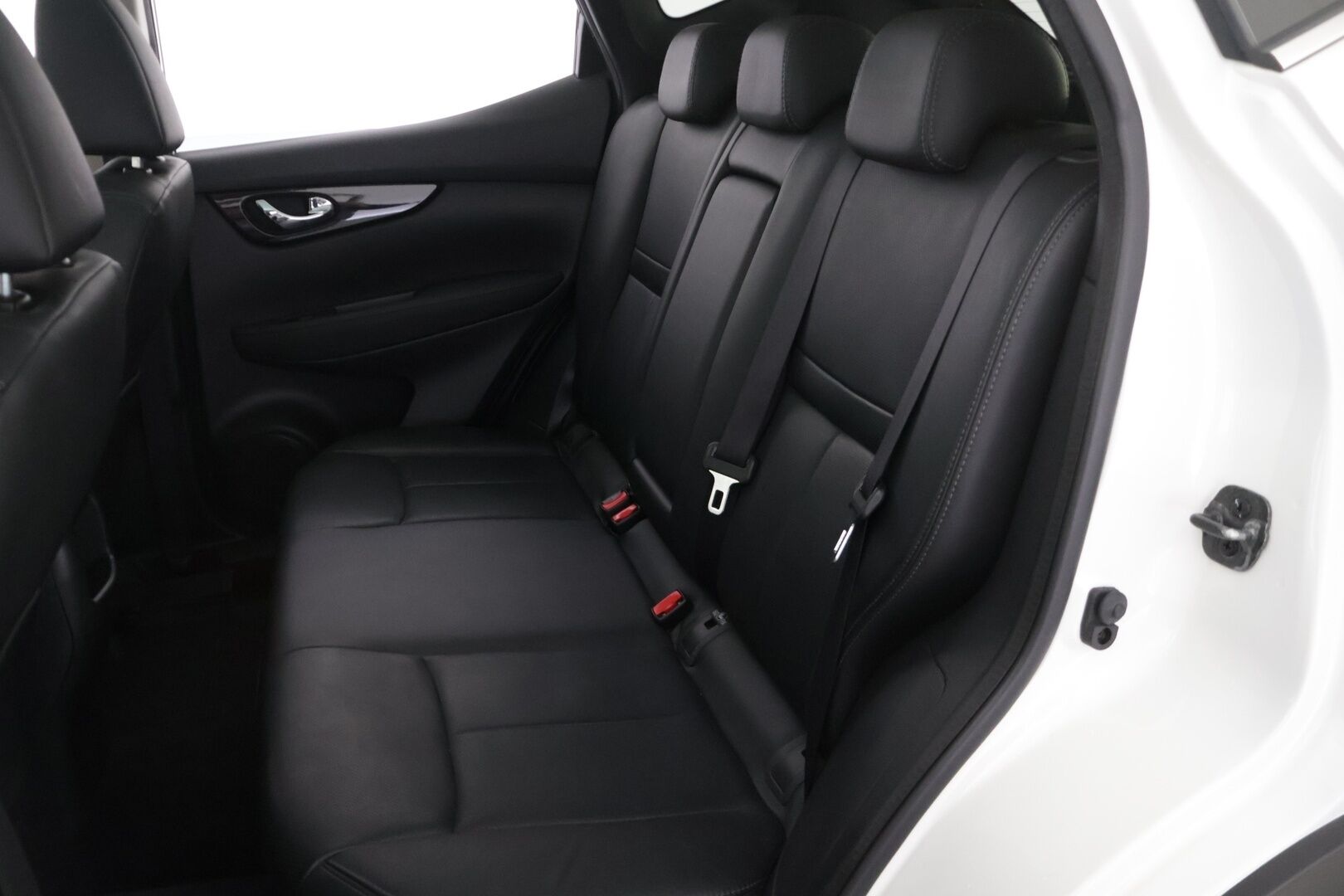 Nissan Qashqai 2014 dCi 110 Business 360 2WD 6M/T Leather ** Suomi-auto / 360 kamera / Navi / Panorama / Juuri huollettu! / Helmiäisväri! ** - Upeassa kunnossa oleva auto hyvillä varusteilla, kaksilla renkailla ja kirsikkana kakun päälle, ilman Ad-Blue järjestelmää! 