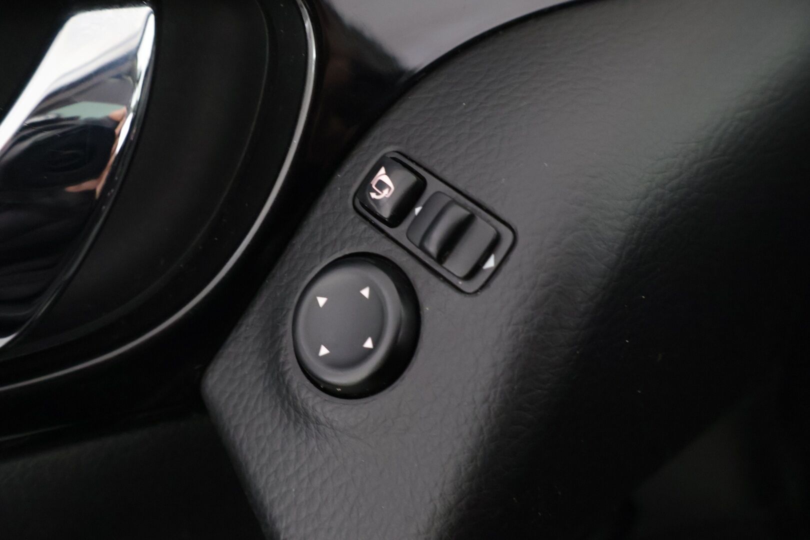 Nissan Qashqai 2014 dCi 110 Business 360 2WD 6M/T Leather ** Suomi-auto / 360 kamera / Navi / Panorama / Juuri huollettu! / Helmiäisväri! ** - Upeassa kunnossa oleva auto hyvillä varusteilla, kaksilla renkailla ja kirsikkana kakun päälle, ilman Ad-Blue järjestelmää! 