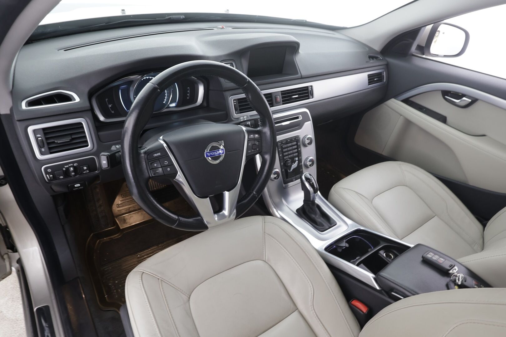 Volvo V70 2014 D4 Summum aut * Facelift / Koukku / Webasto / Vakkari / Navi / Muistipenkki / P.tutkat * - Suomi-auto