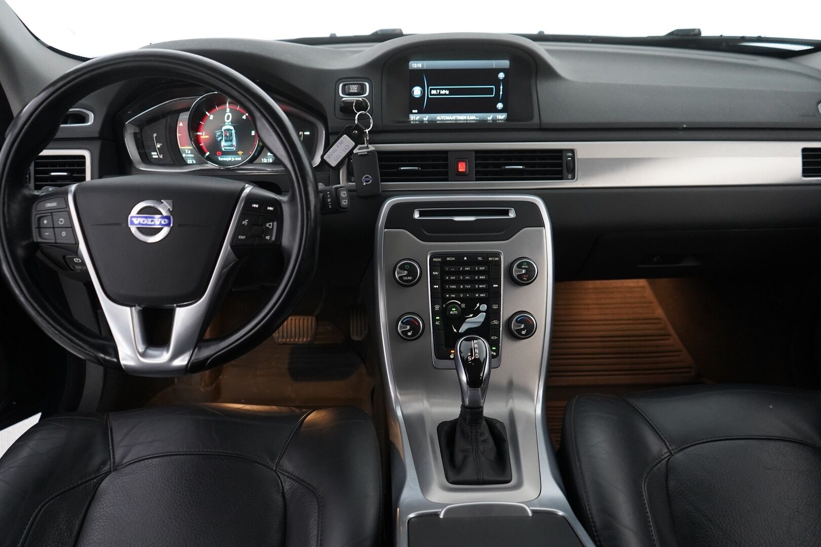 Volvo V70 2014 D4 Business Summum aut *Suomi-auto / Voc / Webasto / Navi / Nahat / KeyLessGo / Xenon / Koukku*