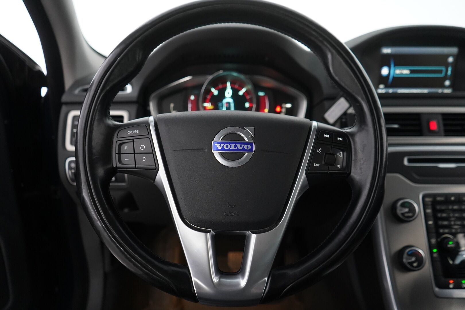 Volvo V70 2014 D4 Business Summum aut *Suomi-auto / Voc / Webasto / Navi / Nahat / KeyLessGo / Xenon / Koukku*