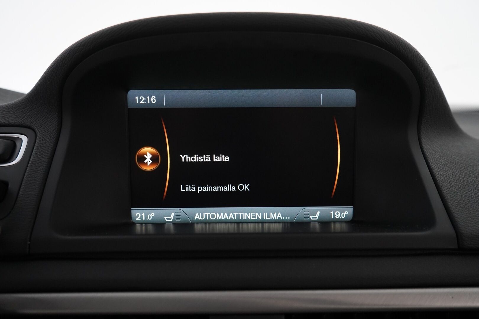 Volvo V70 2014 D4 Business Summum aut *Suomi-auto / Voc / Webasto / Navi / Nahat / KeyLessGo / Xenon / Koukku*