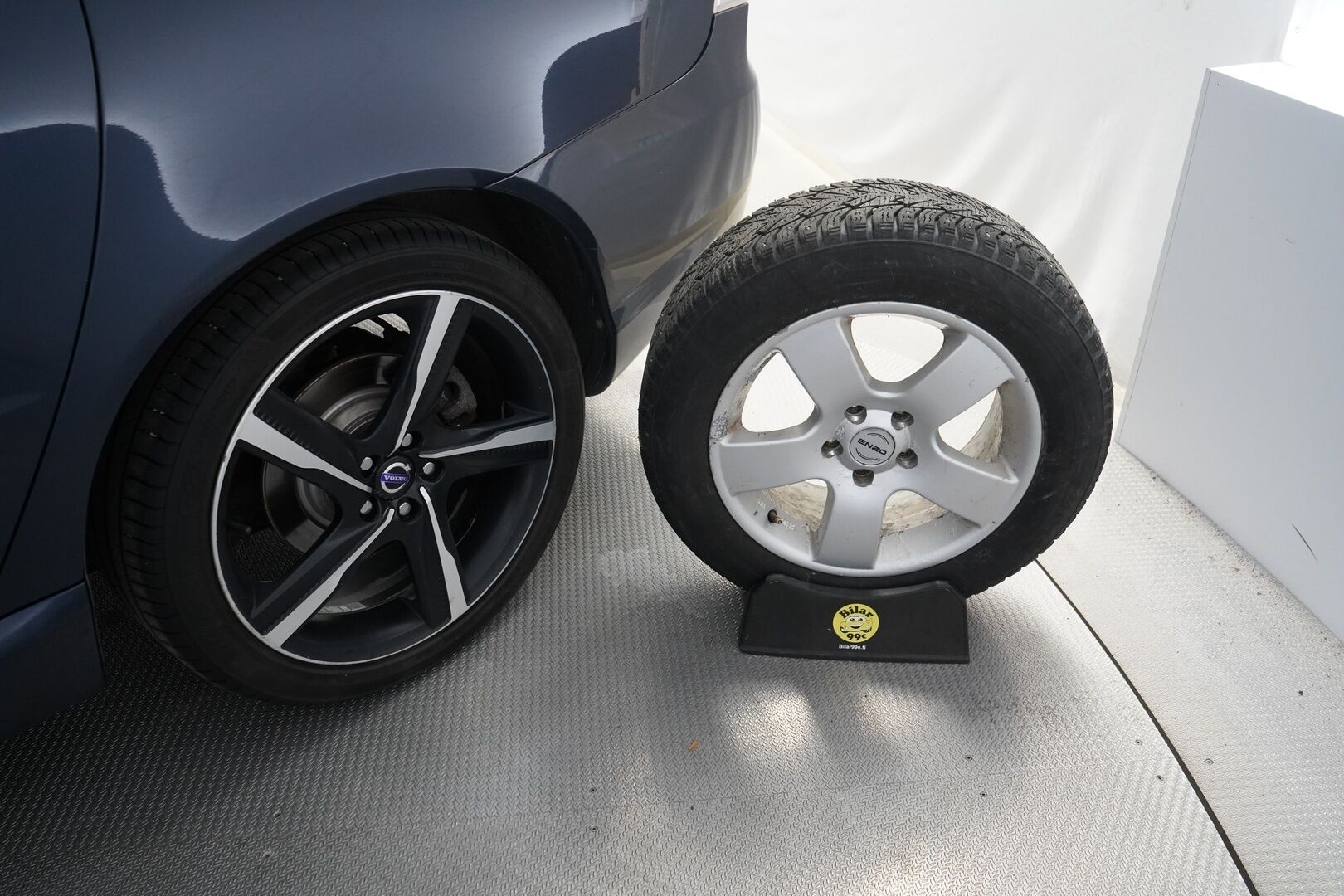Volvo V70 2014 D4 Business Summum aut *Suomi-auto / Voc / Webasto / Navi / Nahat / KeyLessGo / Xenon / Koukku*