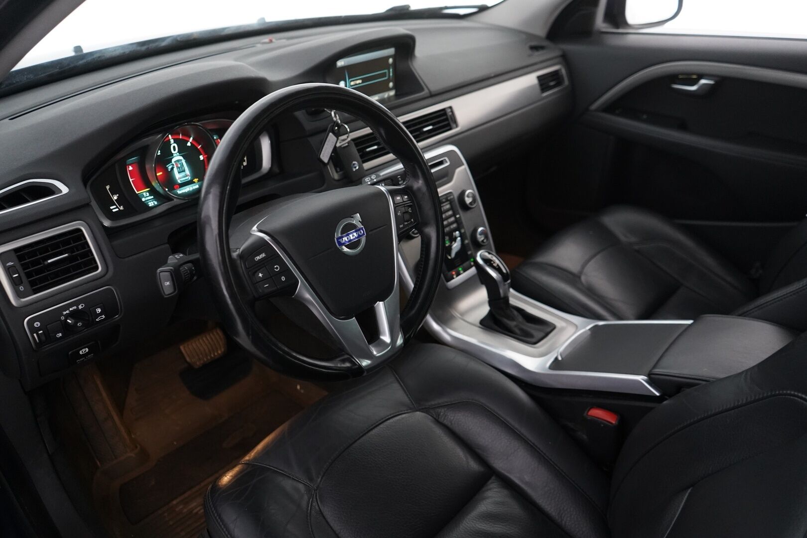 Volvo V70 2014 D4 Business Summum aut *Suomi-auto / Voc / Webasto / Navi / Nahat / KeyLessGo / Xenon / Koukku*