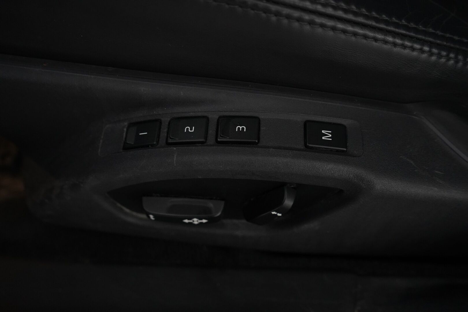 Volvo V70 2014 D4 Business Summum aut *Suomi-auto / Voc / Webasto / Navi / Nahat / KeyLessGo / Xenon / Koukku*