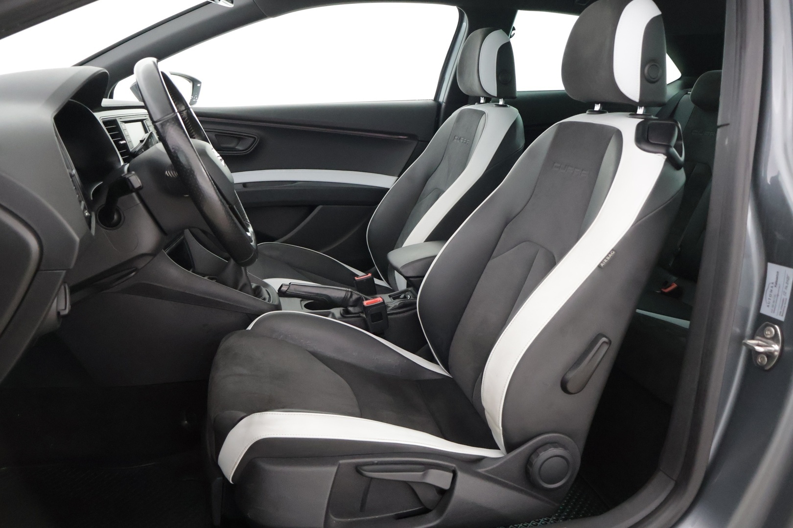 Seat Leon SC 2014 2,0 TSI 280 Cupra * Xenon / Urheiluistuimet / Upea yksilö * - Kytkin vaihdettu / Jarrulevyt ja palat joka nurkkaan / Iskarit vaihdettu *