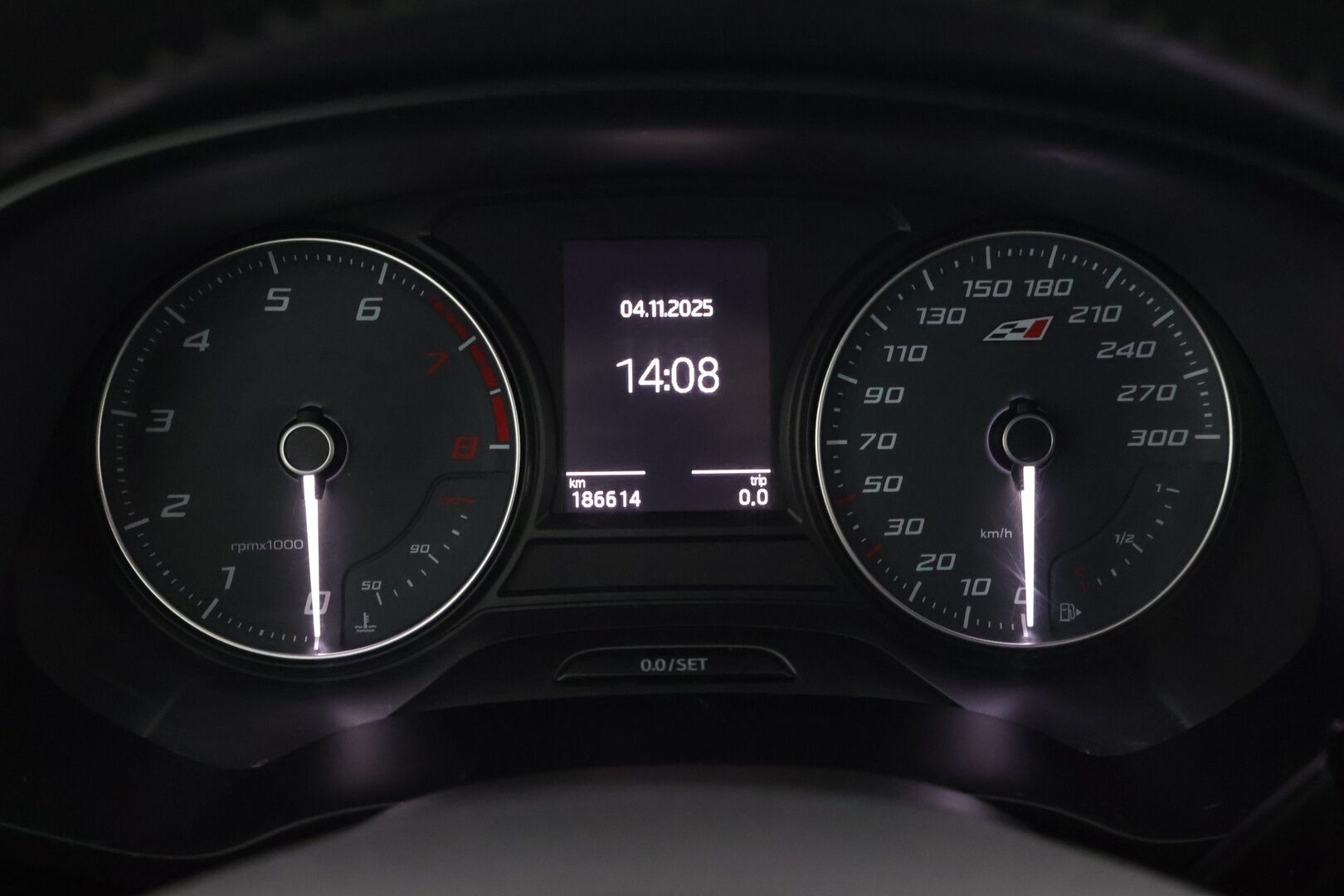 Seat Leon SC 2014 2,0 TSI 280 Cupra * Xenon / Urheiluistuimet / Upea yksilö * - Kytkin vaihdettu / Jarrulevyt ja palat joka nurkkaan / Iskarit vaihdettu *