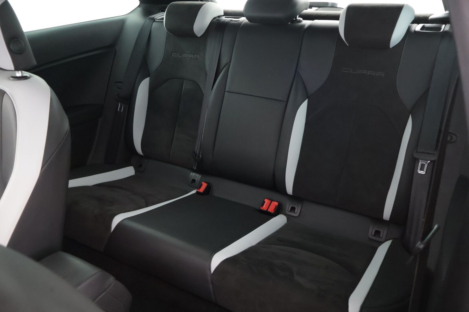 Seat Leon SC 2014 2,0 TSI 280 Cupra * Xenon / Urheiluistuimet / Upea yksilö * - Kytkin vaihdettu / Jarrulevyt ja palat joka nurkkaan / Iskarit vaihdettu *