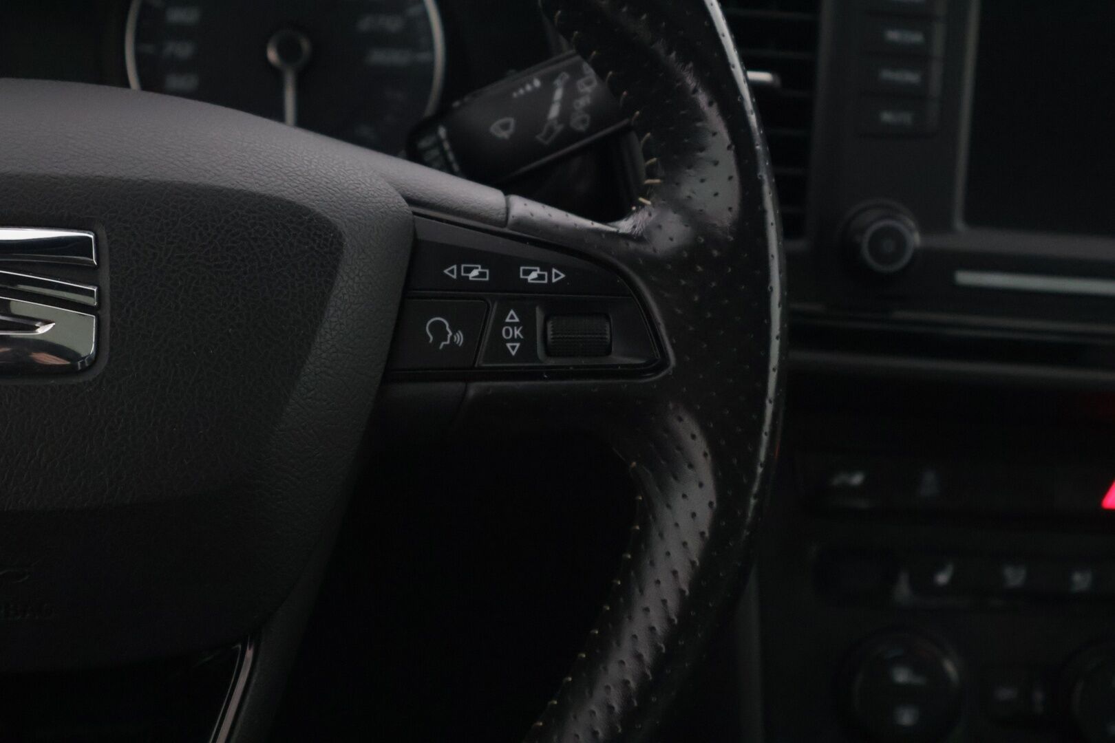 Seat Leon SC 2014 2,0 TSI 280 Cupra * Xenon / Urheiluistuimet / Upea yksilö * - Kytkin vaihdettu / Jarrulevyt ja palat joka nurkkaan / Iskarit vaihdettu *