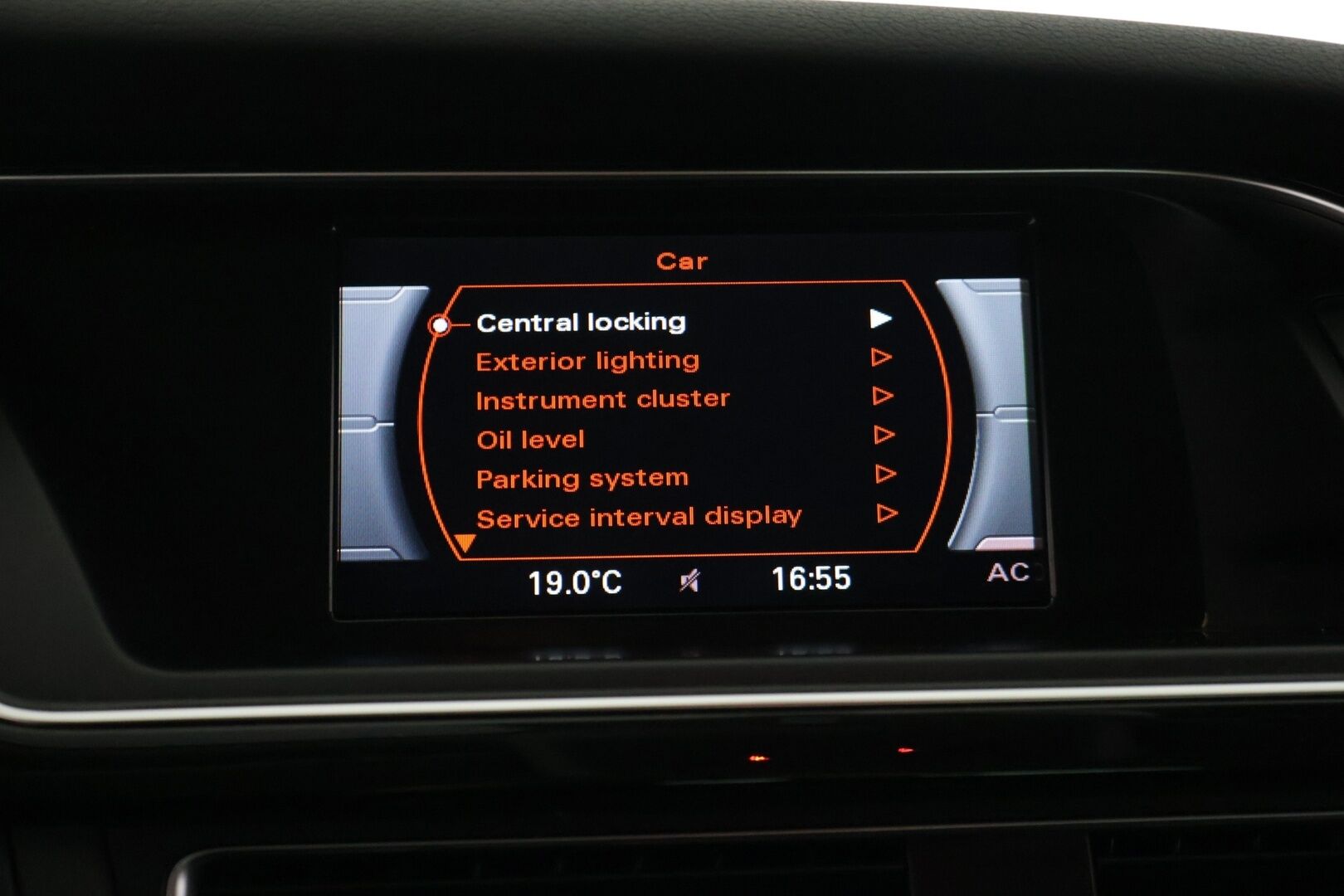 Audi A4 2014 Avant Business Sport 2,0 TDI 100 kW *Koukku / Vakkari / Xenon / S-Line ulko* - *Tyylikäs / Tilava / Laadukas* - Osta nyt, maksa vasta ensi vuonna