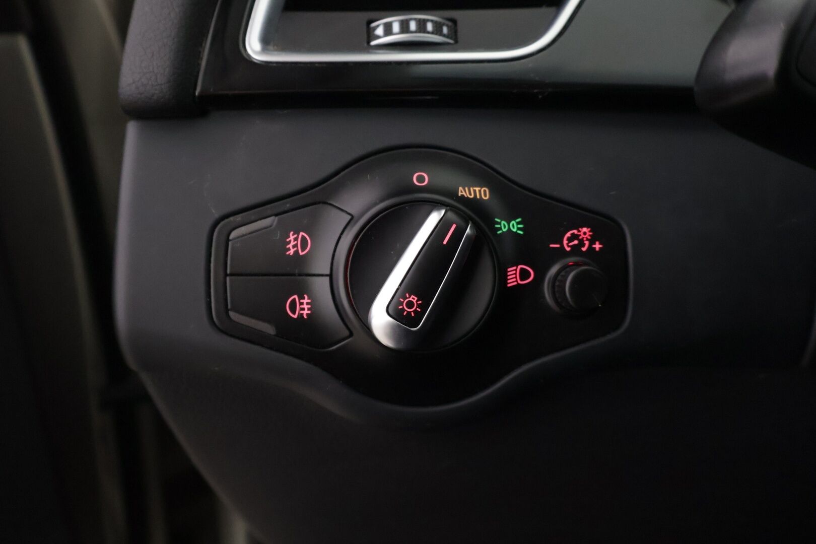 Audi A4 2014 Avant Business Sport 2,0 TDI 100 kW *Koukku / Vakkari / Xenon / S-Line ulko* - *Tyylikäs / Tilava / Laadukas* - Osta nyt, maksa vasta ensi vuonna