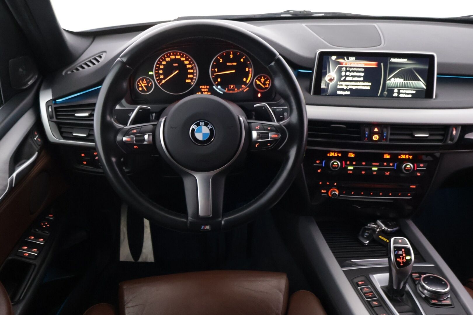 BMW X5 2014 F15 M50d - | Harman/Kardon | Comfort istuimet muistilla | Vetokoukku | Navi | Webasto |