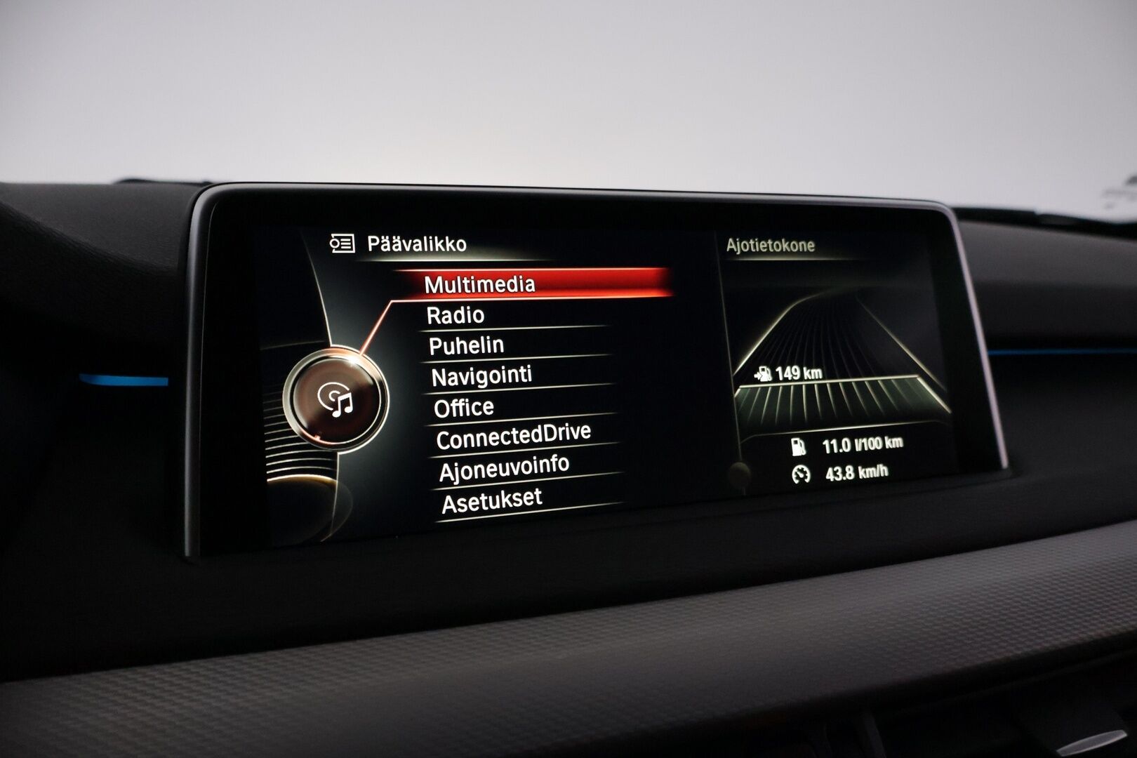 BMW X5 2014 F15 M50d - | Harman/Kardon | Comfort istuimet muistilla | Vetokoukku | Navi | Webasto |