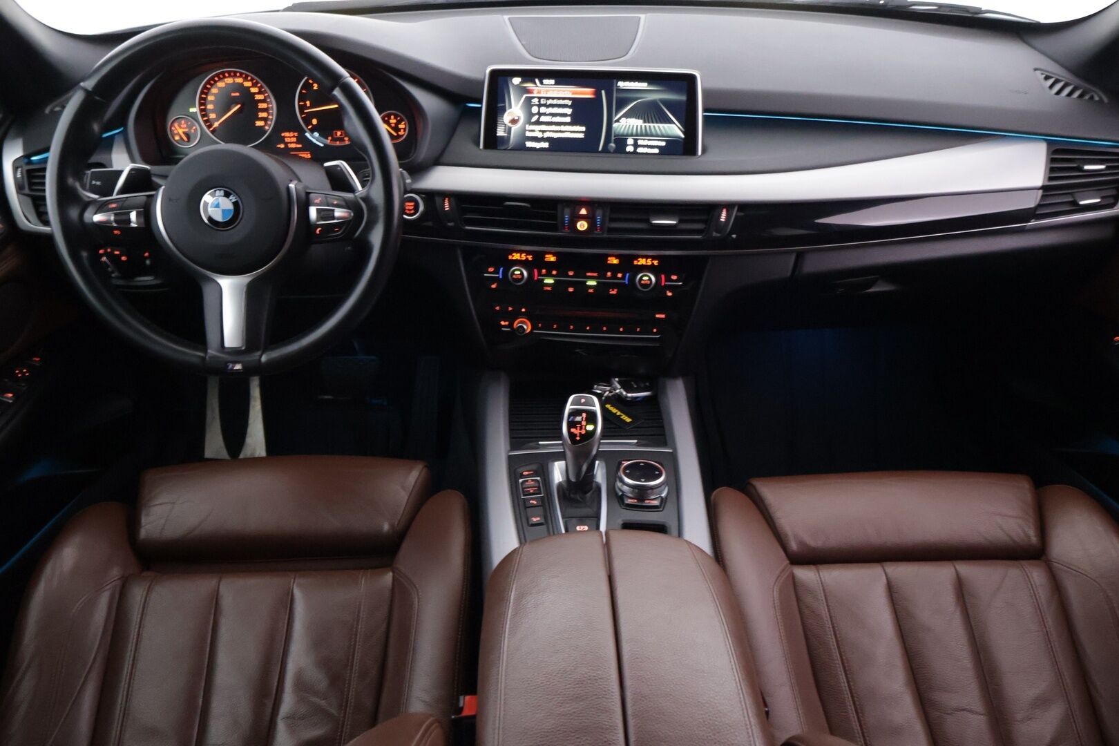 BMW X5 2014 F15 M50d - | Harman/Kardon | Comfort istuimet muistilla | Vetokoukku | Navi | Webasto |