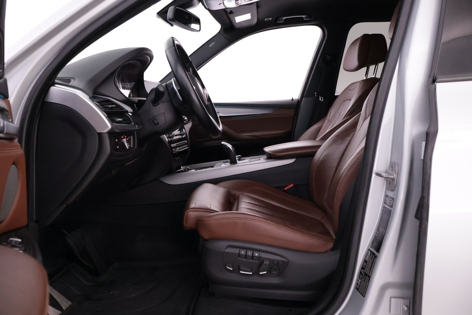 BMW X5 2014 F15 M50d - | Harman/Kardon | Comfort istuimet muistilla | Vetokoukku | Navi | Webasto |