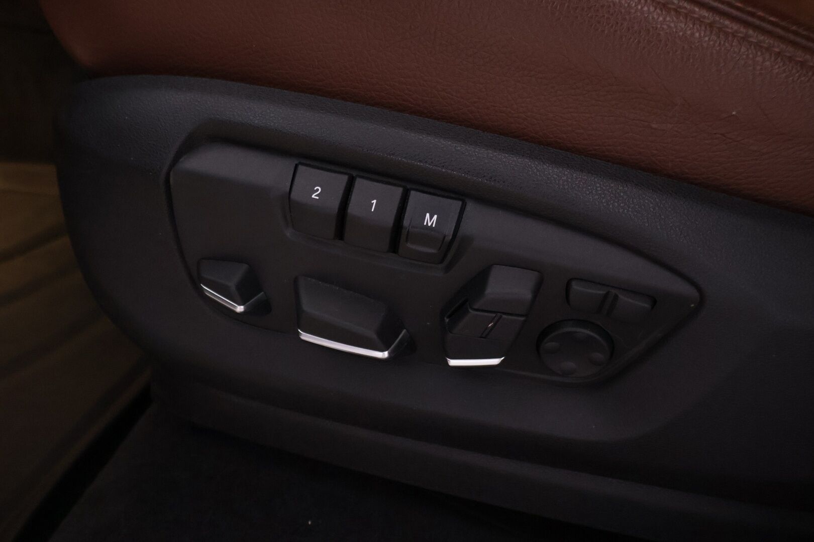 BMW X5 2014 F15 M50d - | Harman/Kardon | Comfort istuimet muistilla | Vetokoukku | Navi | Webasto |