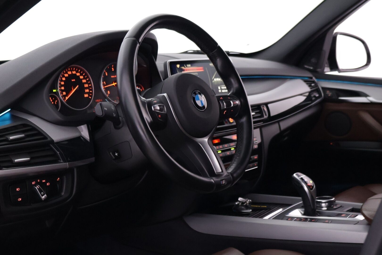 BMW X5 2014 F15 M50d - | Harman/Kardon | Comfort istuimet muistilla | Vetokoukku | Navi | Webasto |