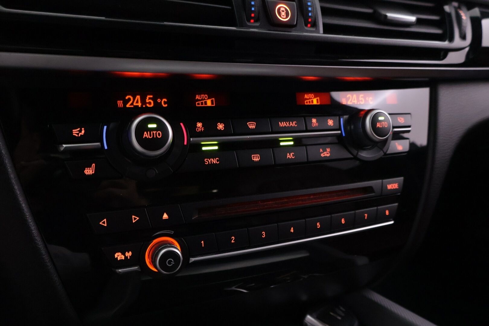 BMW X5 2014 F15 M50d - | Harman/Kardon | Comfort istuimet muistilla | Vetokoukku | Navi | Webasto |