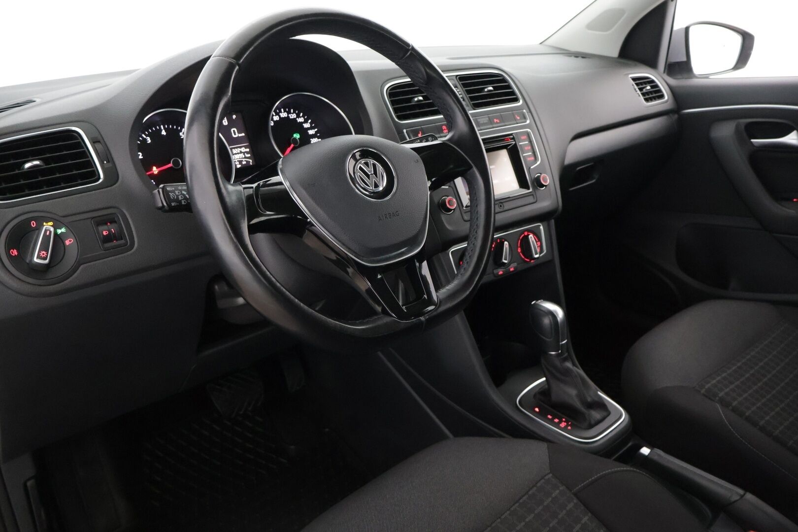 Volkswagen Polo 2014 Comfortline 1,2 TSI 66 kW BlueMotion Technology DSG 4ov *Suomi-auto / Vakkari / Tutkat / BT* - 2x renkaat ja aluvanteilla / Metalliväri - HULLUT AVAJAISHULINAT KORKOTARJOUS 3,29 %