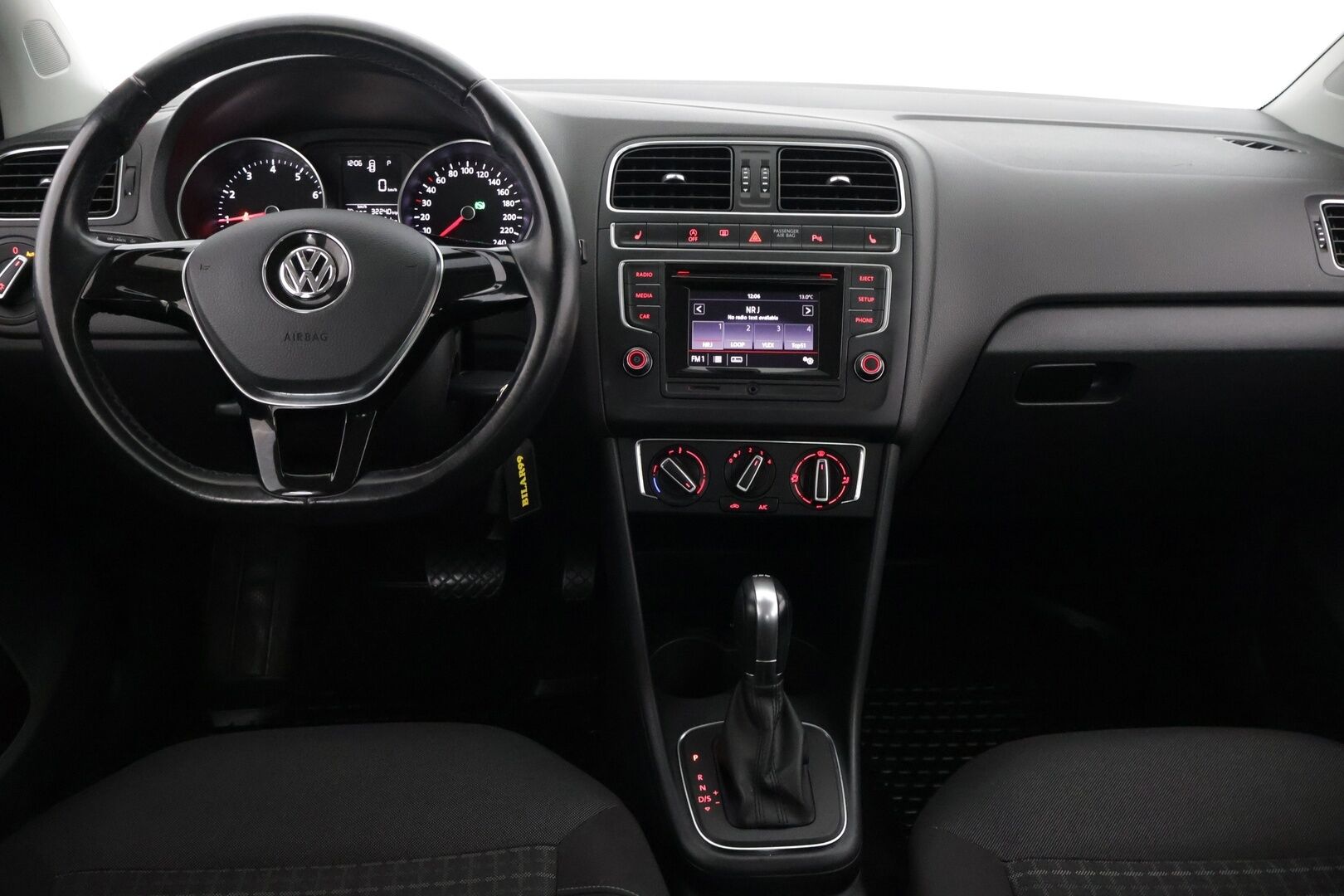 Volkswagen Polo 2014 Comfortline 1,2 TSI 66 kW BlueMotion Technology DSG 4ov *Suomi-auto / Vakkari / Tutkat / BT* - 2x renkaat ja aluvanteilla / Metalliväri - HULLUT AVAJAISHULINAT KORKOTARJOUS 3,29 %