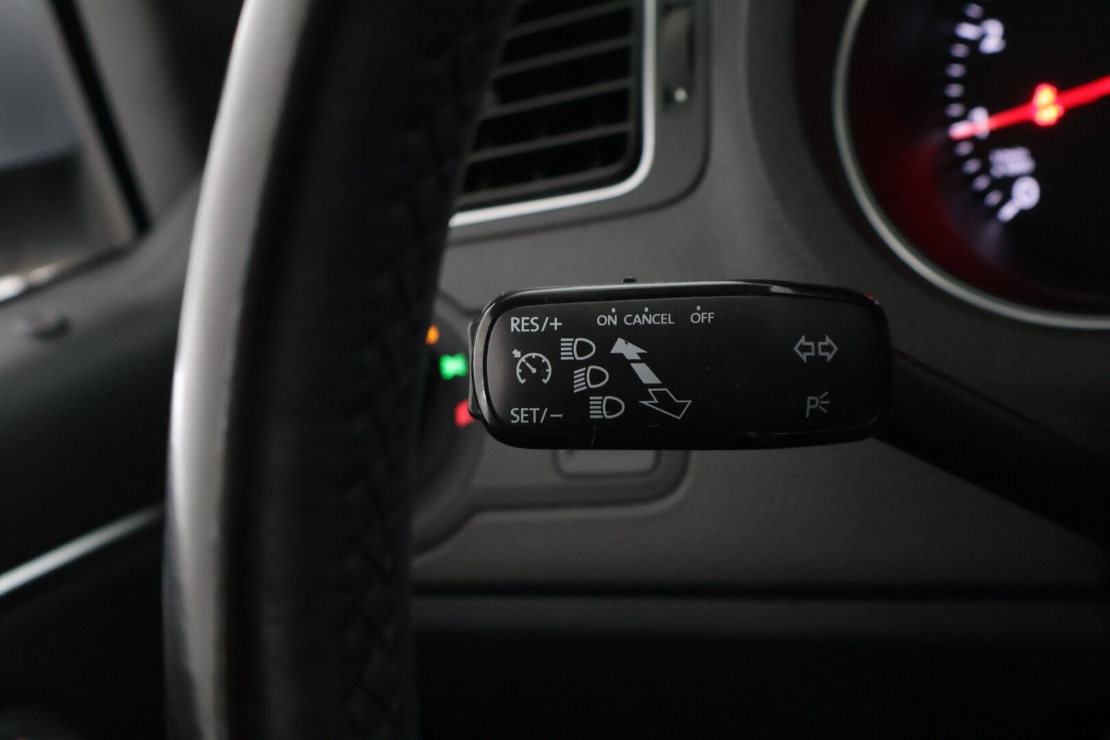 Volkswagen Polo 2014 Comfortline 1,2 TSI 66 kW BlueMotion Technology DSG 4ov *Suomi-auto / Vakkari / Tutkat / BT* - 2x renkaat ja aluvanteilla / Metalliväri - HULLUT AVAJAISHULINAT KORKOTARJOUS 3,29 %