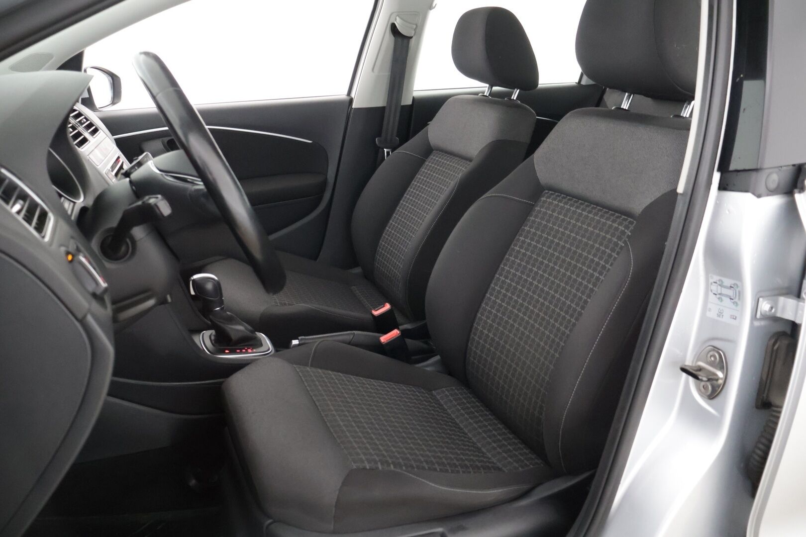 Volkswagen Polo 2014 Comfortline 1,2 TSI 66 kW BlueMotion Technology DSG 4ov *Suomi-auto / Vakkari / Tutkat / BT* - 2x renkaat ja aluvanteilla / Metalliväri - HULLUT AVAJAISHULINAT KORKOTARJOUS 3,29 %