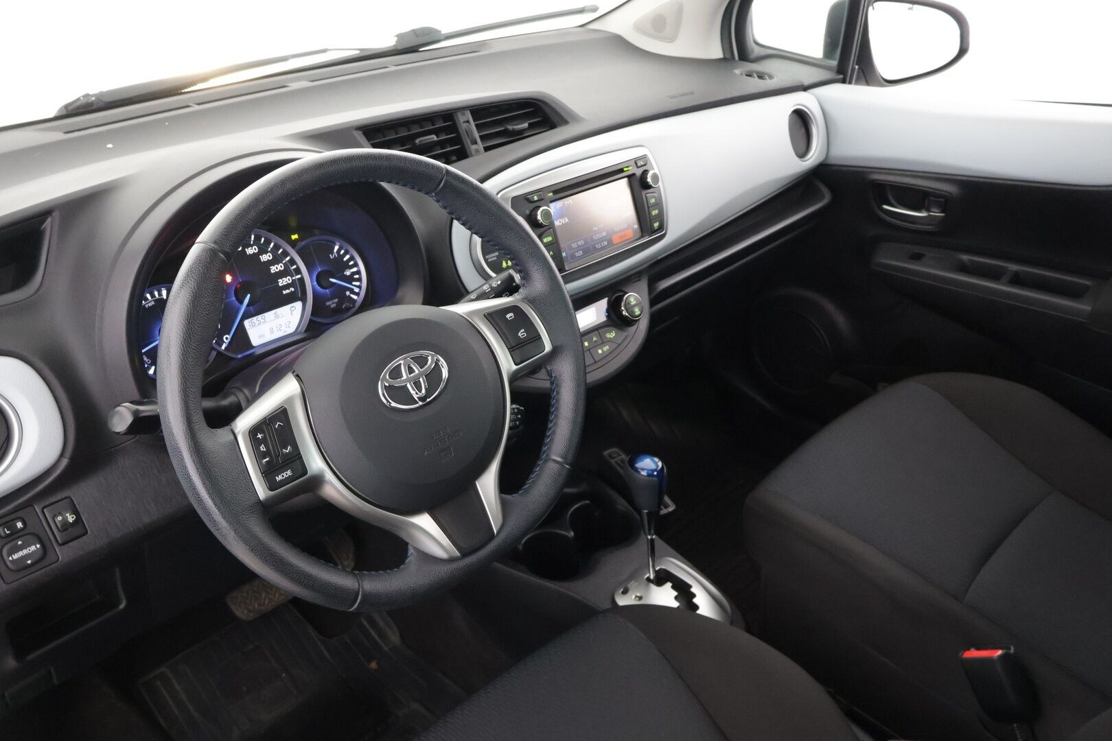 Toyota Yaris 2014 Hybrid Active - Juuri katsastettu! / Vakkari / Huoltokirja / Sähköikkunat 