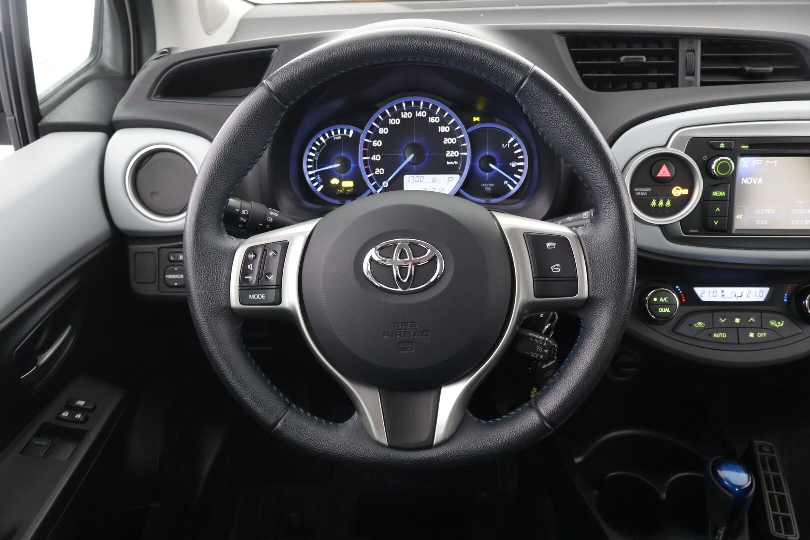 Toyota Yaris 2014 Hybrid Active - Juuri katsastettu! / Vakkari / Huoltokirja / Sähköikkunat 
