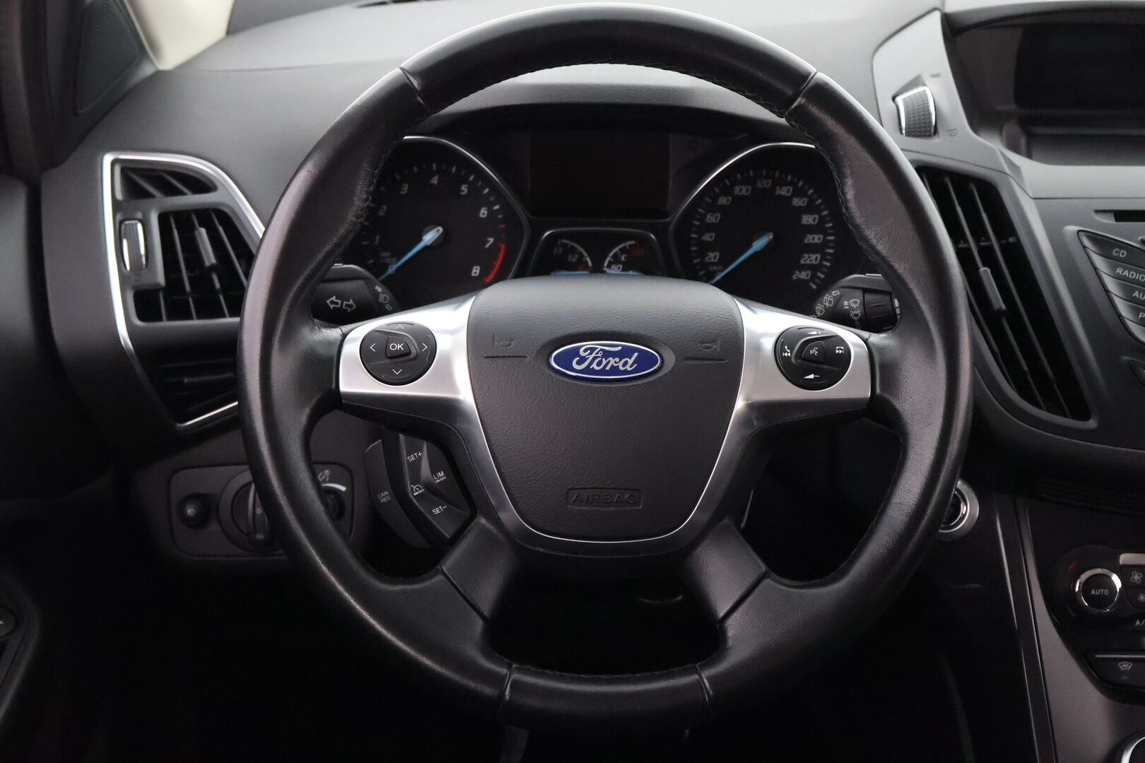 Ford Kuga 2014 1,6 EcoBoost 150 hv FWD Start/Stop Titanium 5-ovinen - Suomiauto / Vetokoukku. / Bi-Xenon / Puolinahkasisusta. / Vakkari / KeylessGo / Lohko & Sisäpistoke!