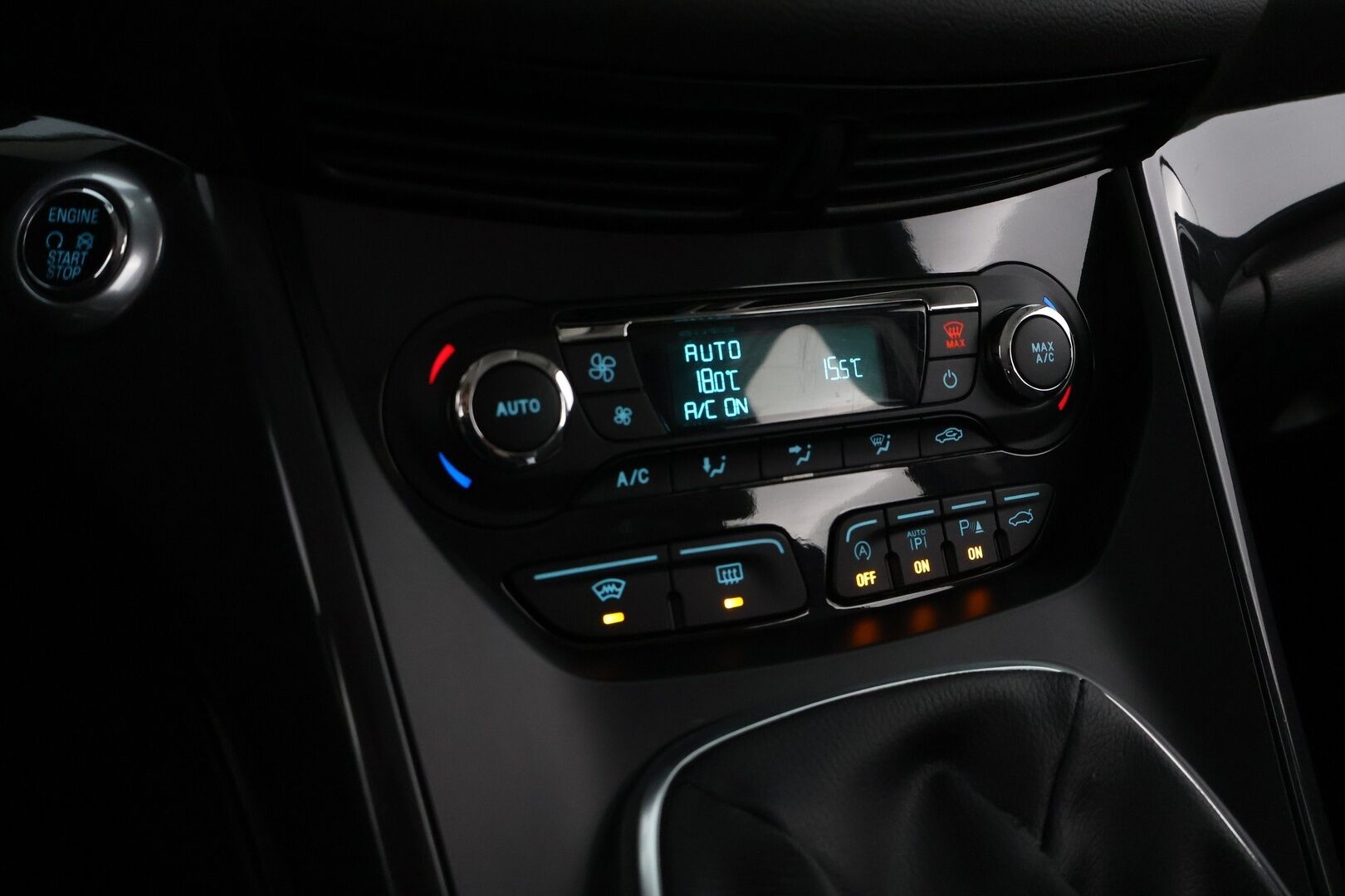 Ford Kuga 2014 1,6 EcoBoost 150 hv FWD Start/Stop Titanium 5-ovinen - Suomiauto / Vetokoukku. / Bi-Xenon / Puolinahkasisusta. / Vakkari / KeylessGo / Lohko & Sisäpistoke!