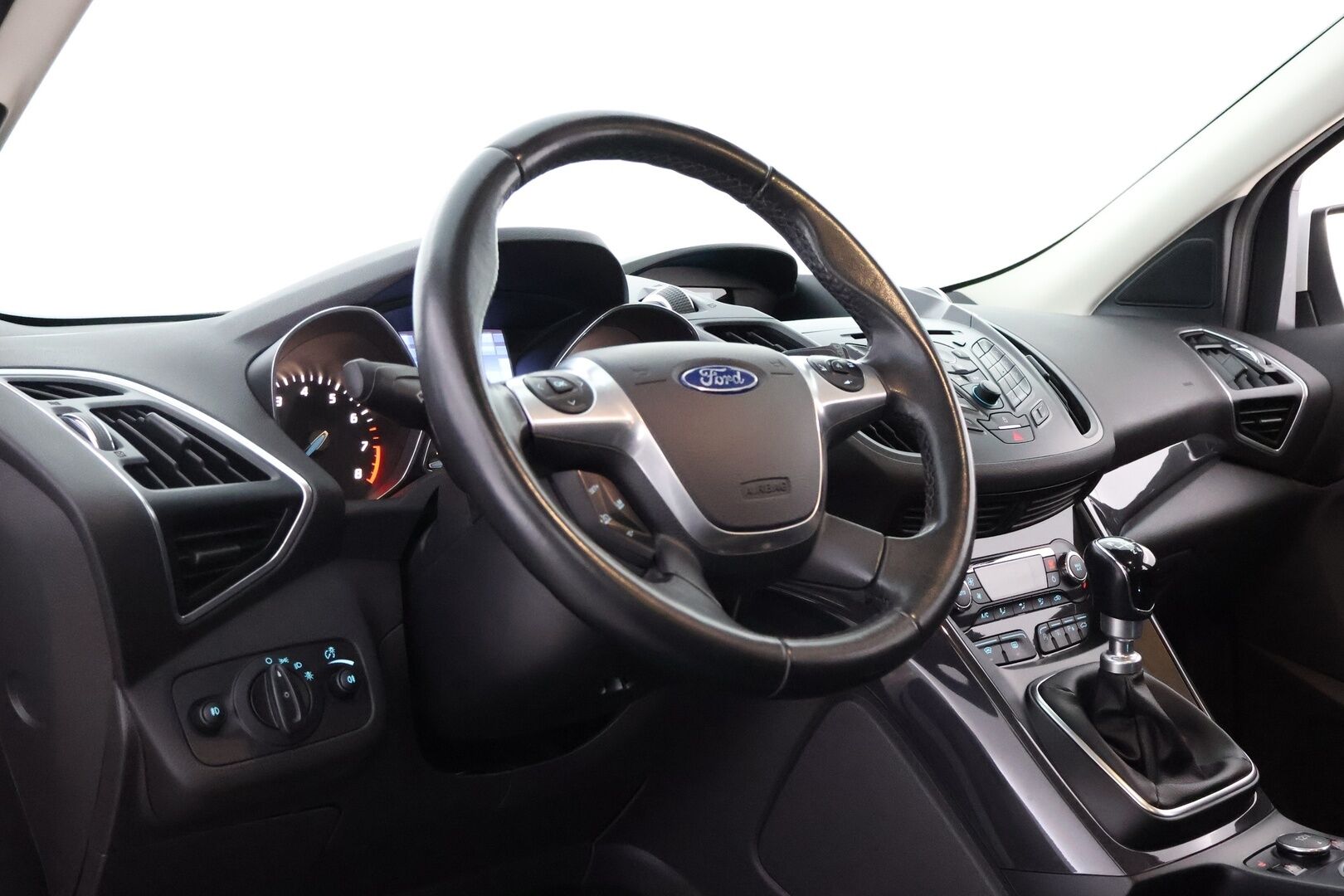 Ford Kuga 2014 1,6 EcoBoost 150 hv FWD Start/Stop Titanium 5-ovinen - Suomiauto / Vetokoukku. / Bi-Xenon / Puolinahkasisusta. / Vakkari / KeylessGo / Lohko & Sisäpistoke!
