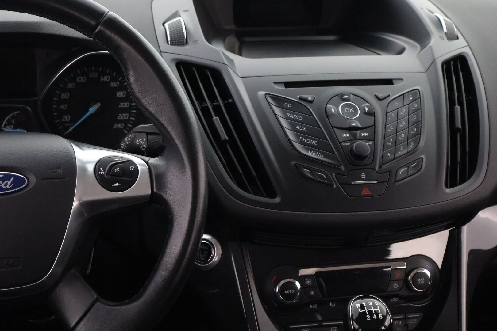Ford Kuga 2014 1,6 EcoBoost 150 hv FWD Start/Stop Titanium 5-ovinen - Suomiauto / Vetokoukku. / Bi-Xenon / Puolinahkasisusta. / Vakkari / KeylessGo / Lohko & Sisäpistoke!