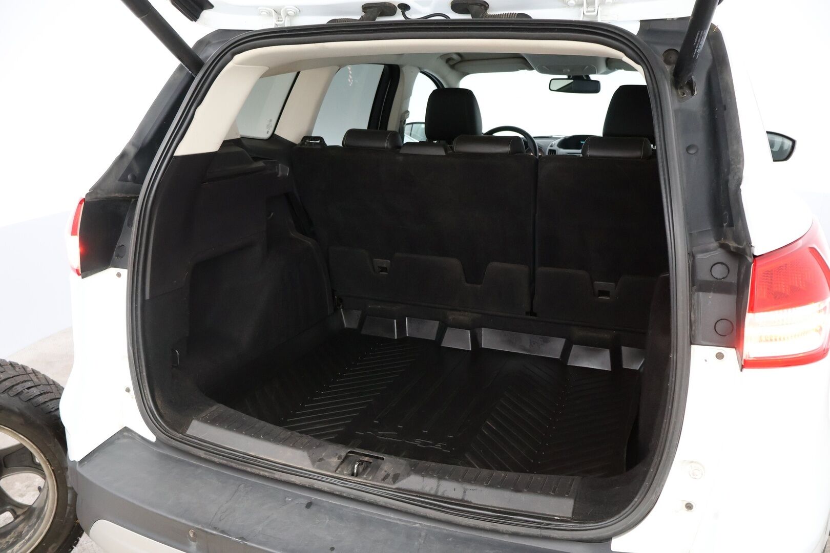 Ford Kuga 2014 1,6 EcoBoost 150 hv FWD Start/Stop Titanium 5-ovinen - Suomiauto / Vetokoukku. / Bi-Xenon / Puolinahkasisusta. / Vakkari / KeylessGo / Lohko & Sisäpistoke!