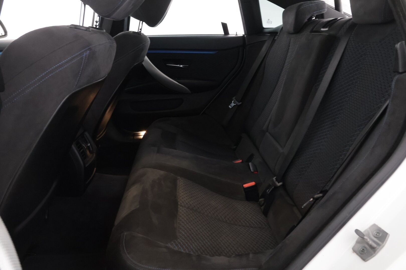 BMW 420 2015 F36 Gran Coupe 420i A Business M Sport - *Myydän Huutokaupat.com:issa | Vakkari | M-Sport | Automaattiset pitkät | Ratin lämmitin | Tutkat | Kahdet renkaat aluvanteilla |