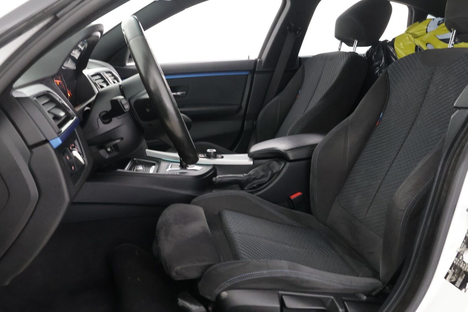 BMW 420 2015 F36 Gran Coupe 420i A Business M Sport - *Myydän Huutokaupat.com:issa | Vakkari | M-Sport | Automaattiset pitkät | Ratin lämmitin | Tutkat | Kahdet renkaat aluvanteilla |
