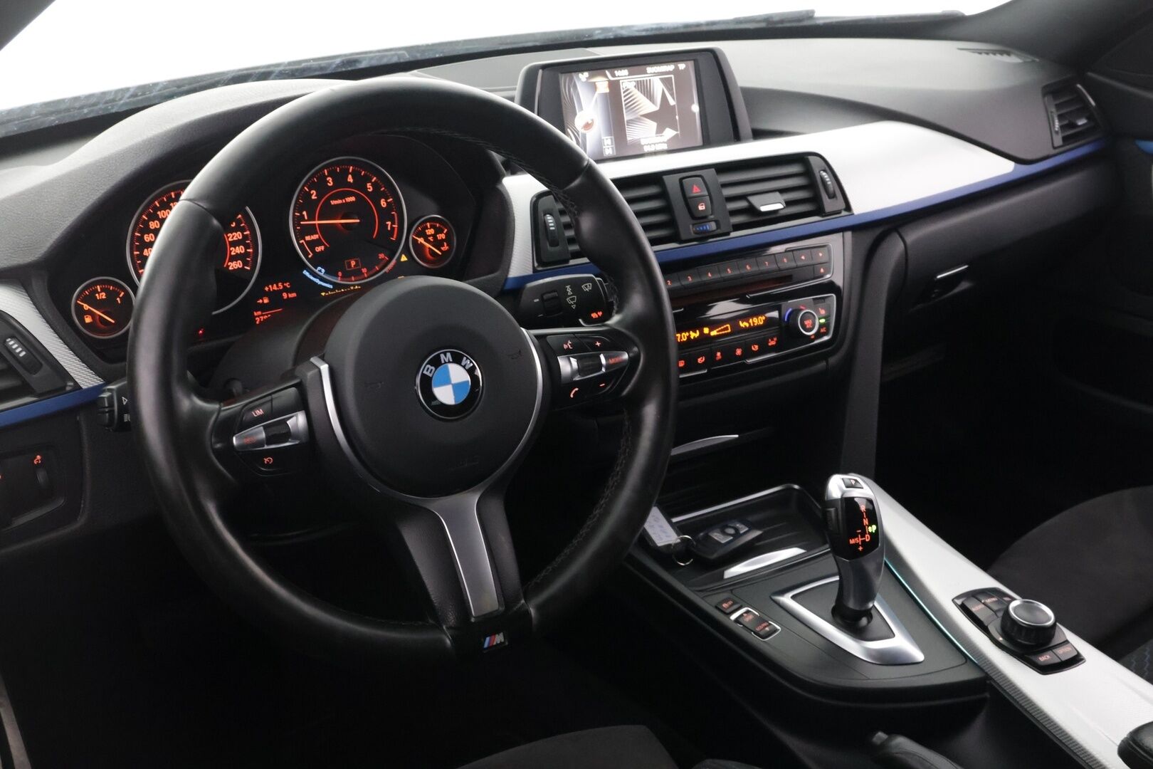 BMW 420 2015 F36 Gran Coupe 420i A Business M Sport - *Myydän Huutokaupat.com:issa | Vakkari | M-Sport | Automaattiset pitkät | Ratin lämmitin | Tutkat | Kahdet renkaat aluvanteilla |