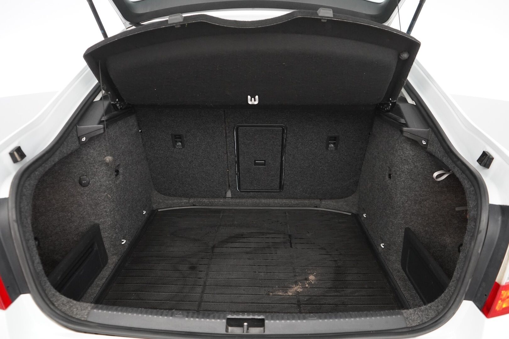 Skoda Octavia 2015 1.2 TSI Ambition * Vakionopeudensäädin / Pysäköintitutkat / BT-audio / Front Assist * - Suomi-auto / Kahdet renkaat alumiinivanteilla!