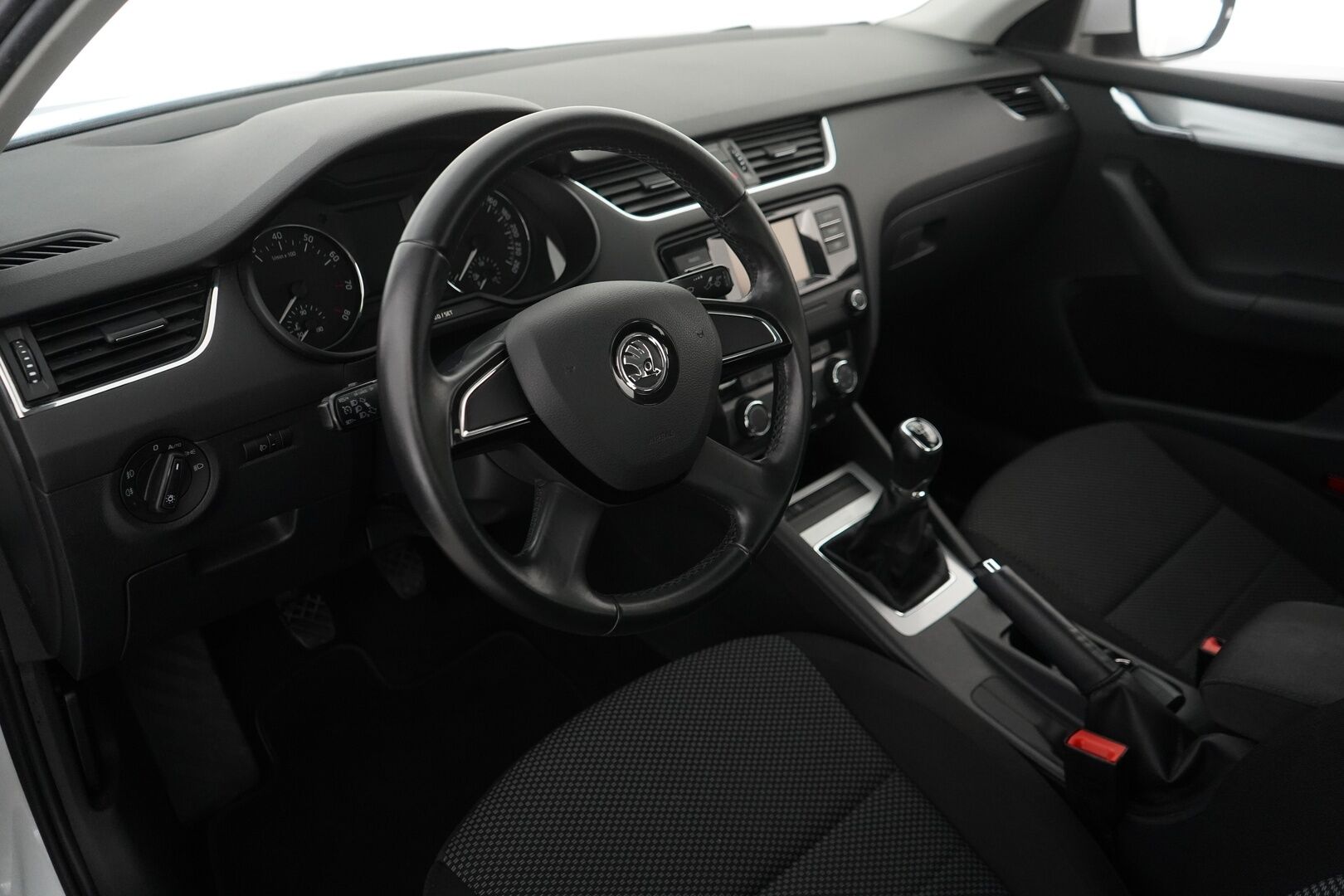 Skoda Octavia 2015 1.2 TSI Ambition * Vakionopeudensäädin / Pysäköintitutkat / BT-audio / Front Assist * - Suomi-auto / Kahdet renkaat alumiinivanteilla!