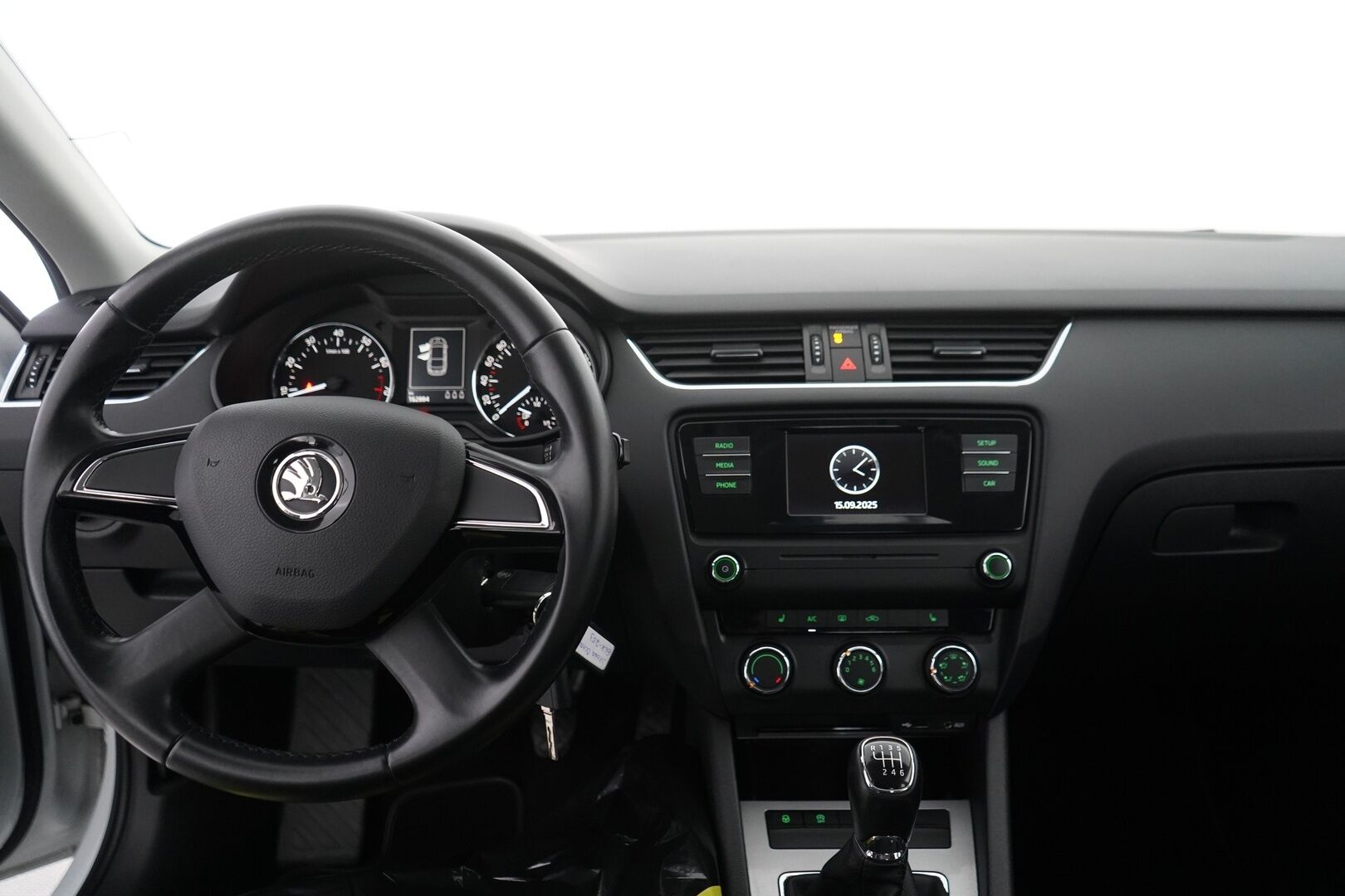 Skoda Octavia 2015 1.2 TSI Ambition * Vakionopeudensäädin / Pysäköintitutkat / BT-audio / Front Assist * - Suomi-auto / Kahdet renkaat alumiinivanteilla!