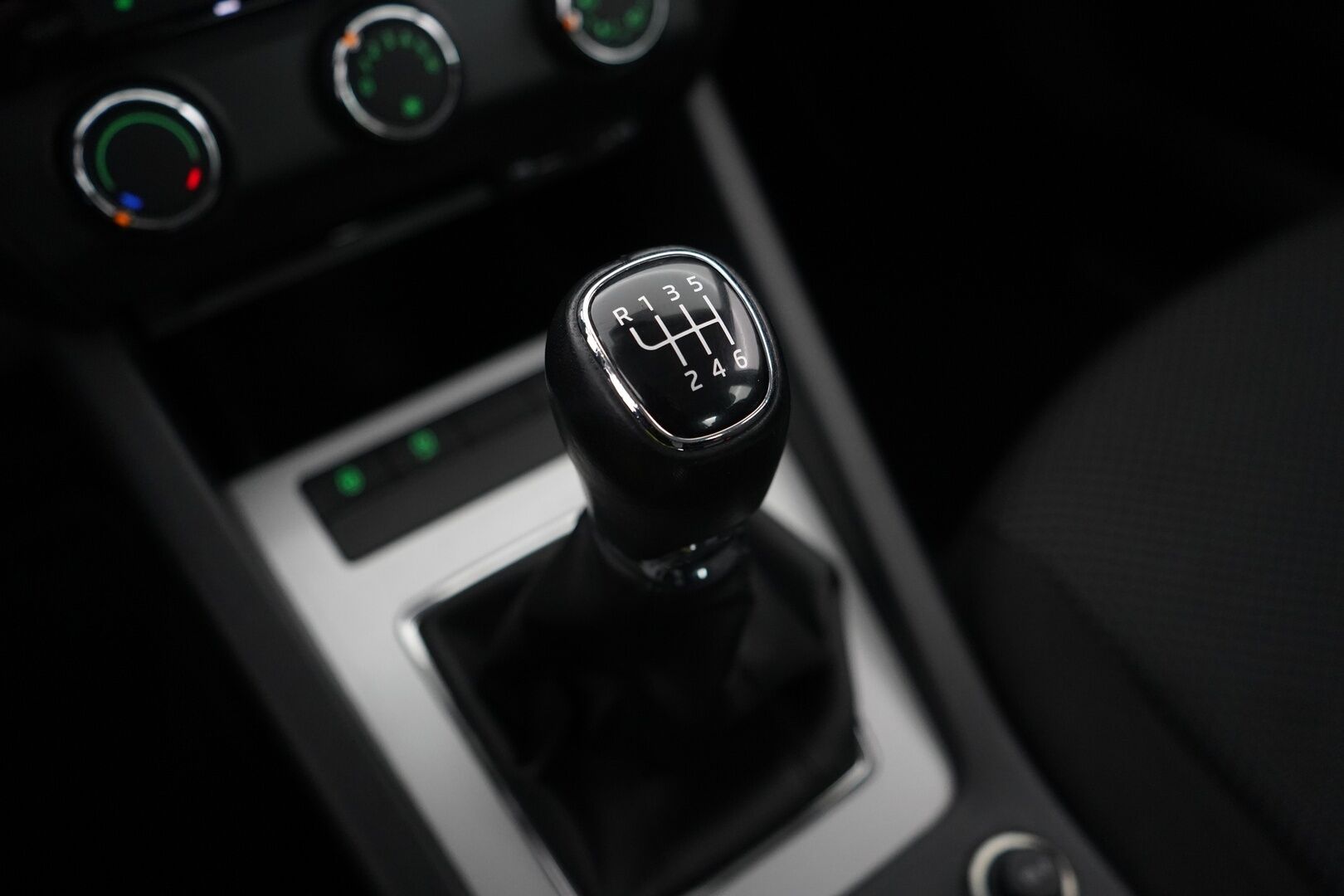 Skoda Octavia 2015 1.2 TSI Ambition * Vakionopeudensäädin / Pysäköintitutkat / BT-audio / Front Assist * - Suomi-auto / Kahdet renkaat alumiinivanteilla!