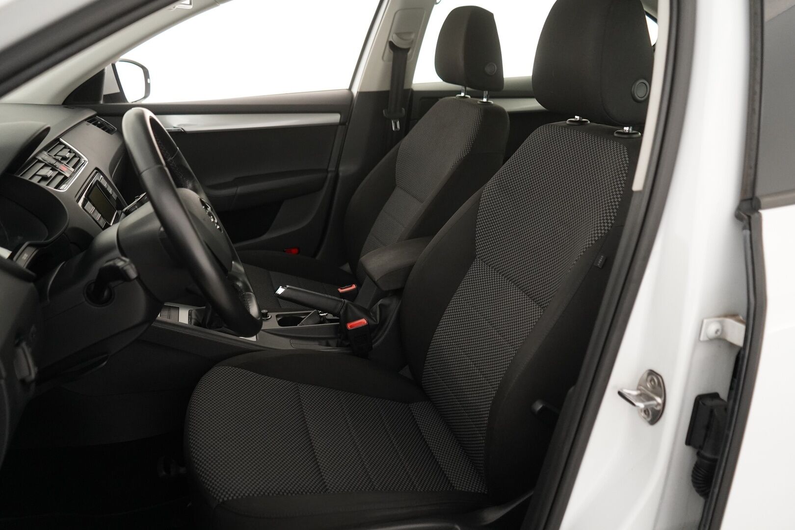 Skoda Octavia 2015 1.2 TSI Ambition * Vakionopeudensäädin / Pysäköintitutkat / BT-audio / Front Assist * - Suomi-auto / Kahdet renkaat alumiinivanteilla!