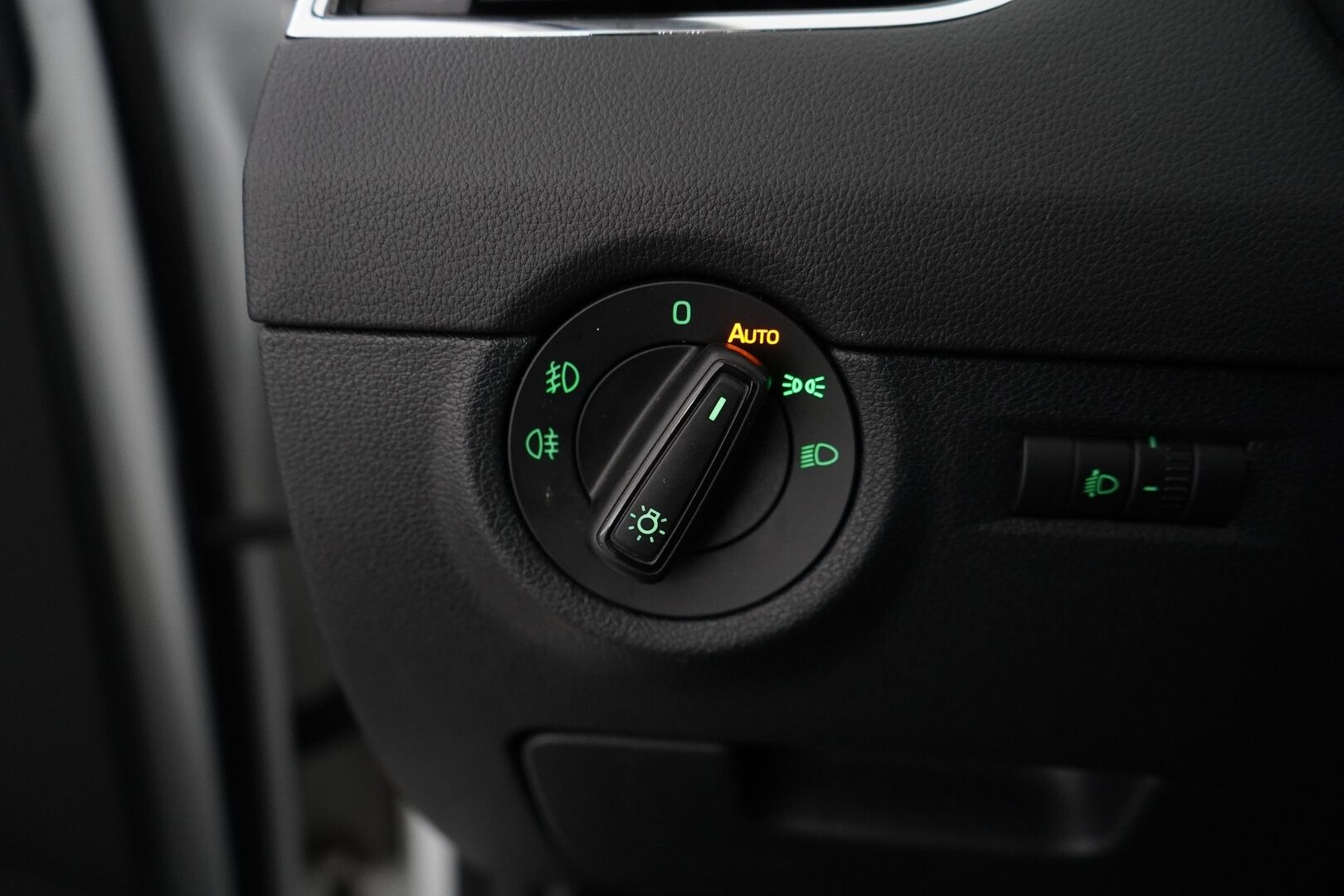 Skoda Octavia 2015 1.2 TSI Ambition * Vakionopeudensäädin / Pysäköintitutkat / BT-audio / Front Assist * - Suomi-auto / Kahdet renkaat alumiinivanteilla!